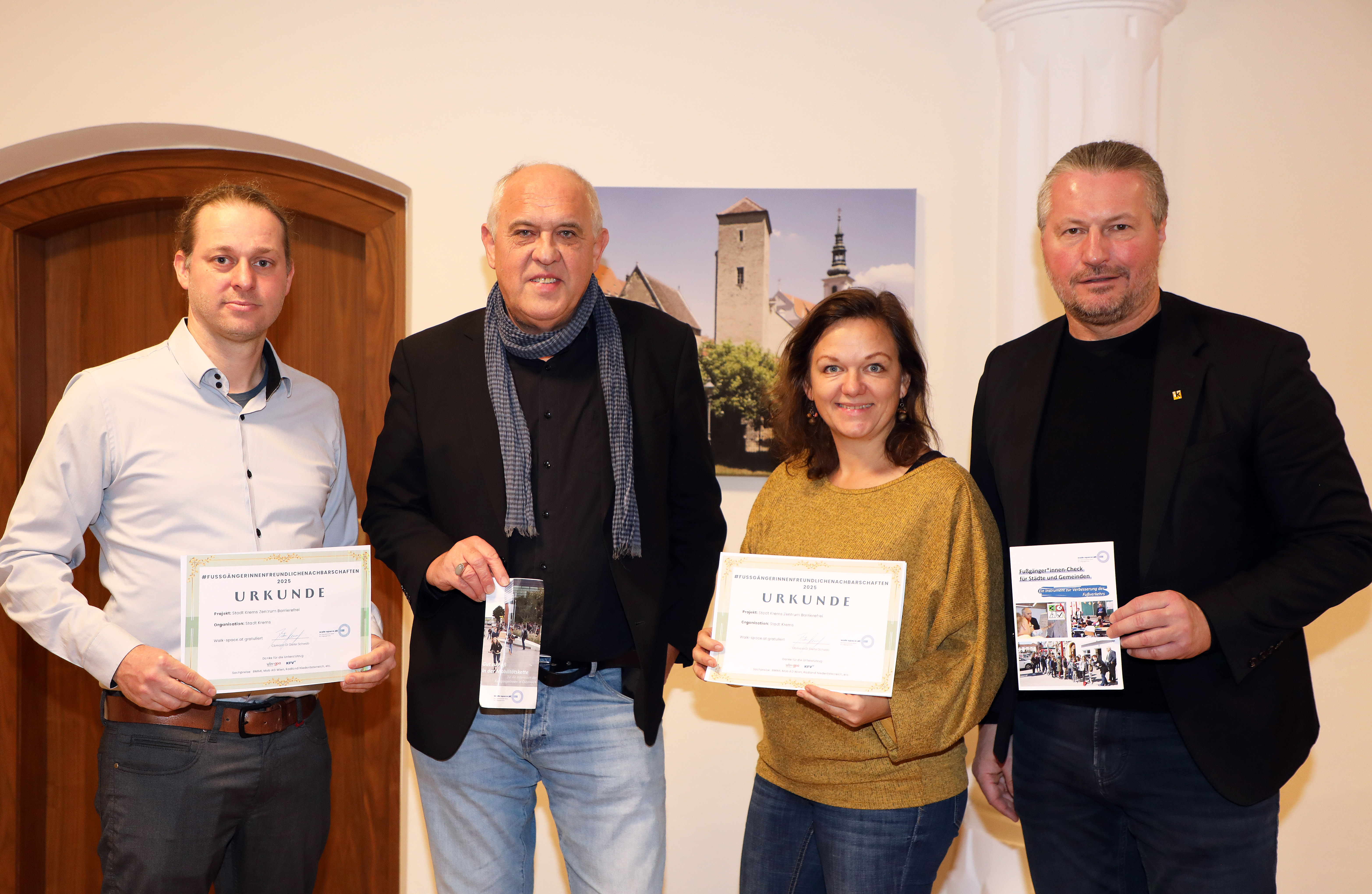 Krems für Mobilitätsmaßnahmen ausgezeichnet im Bürgermeisterbüro