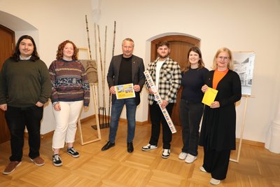 Jugendliche im Rathaus