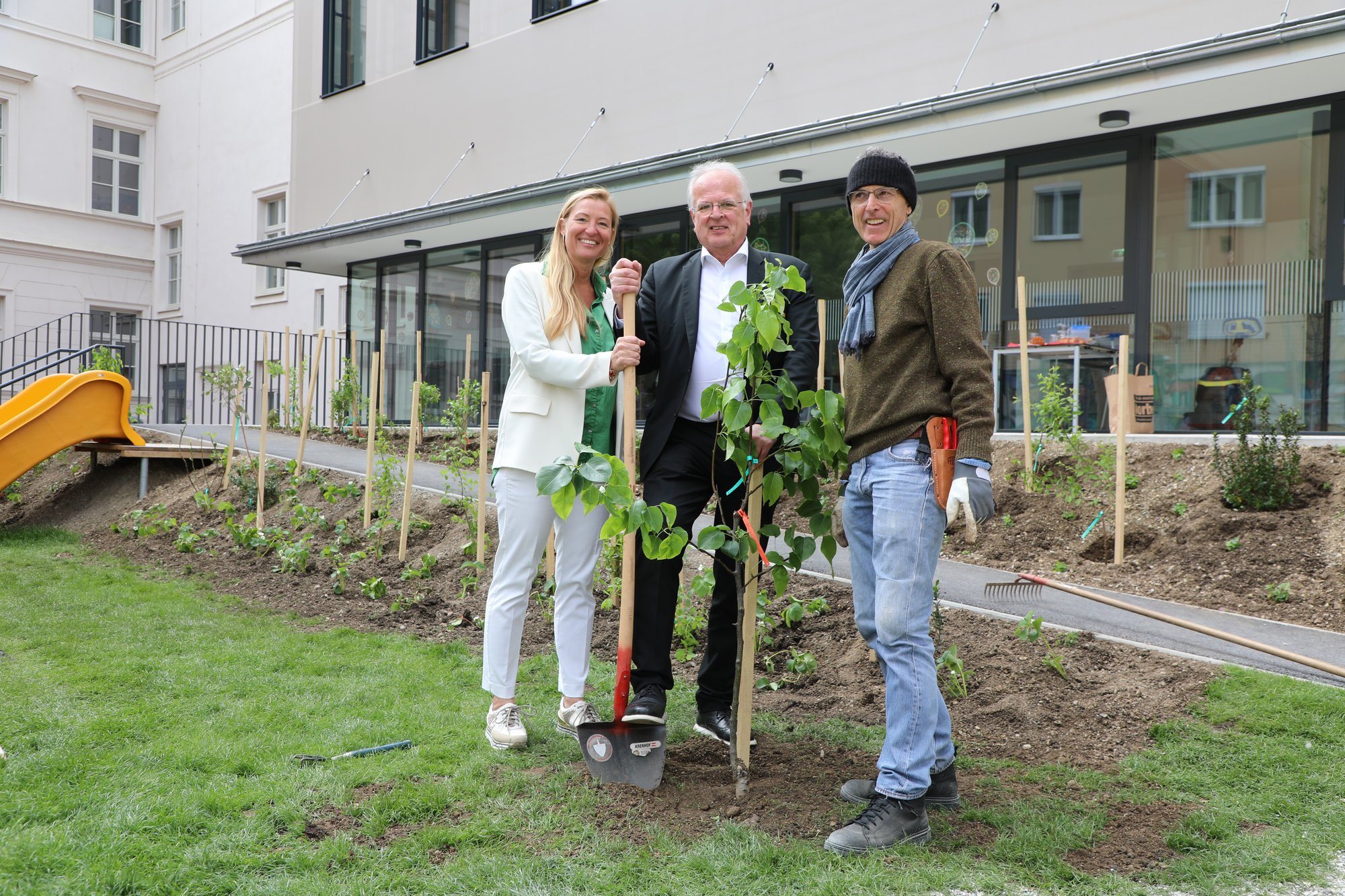 Essbarer Schulhof in der Volksschule Hafnerplatz 