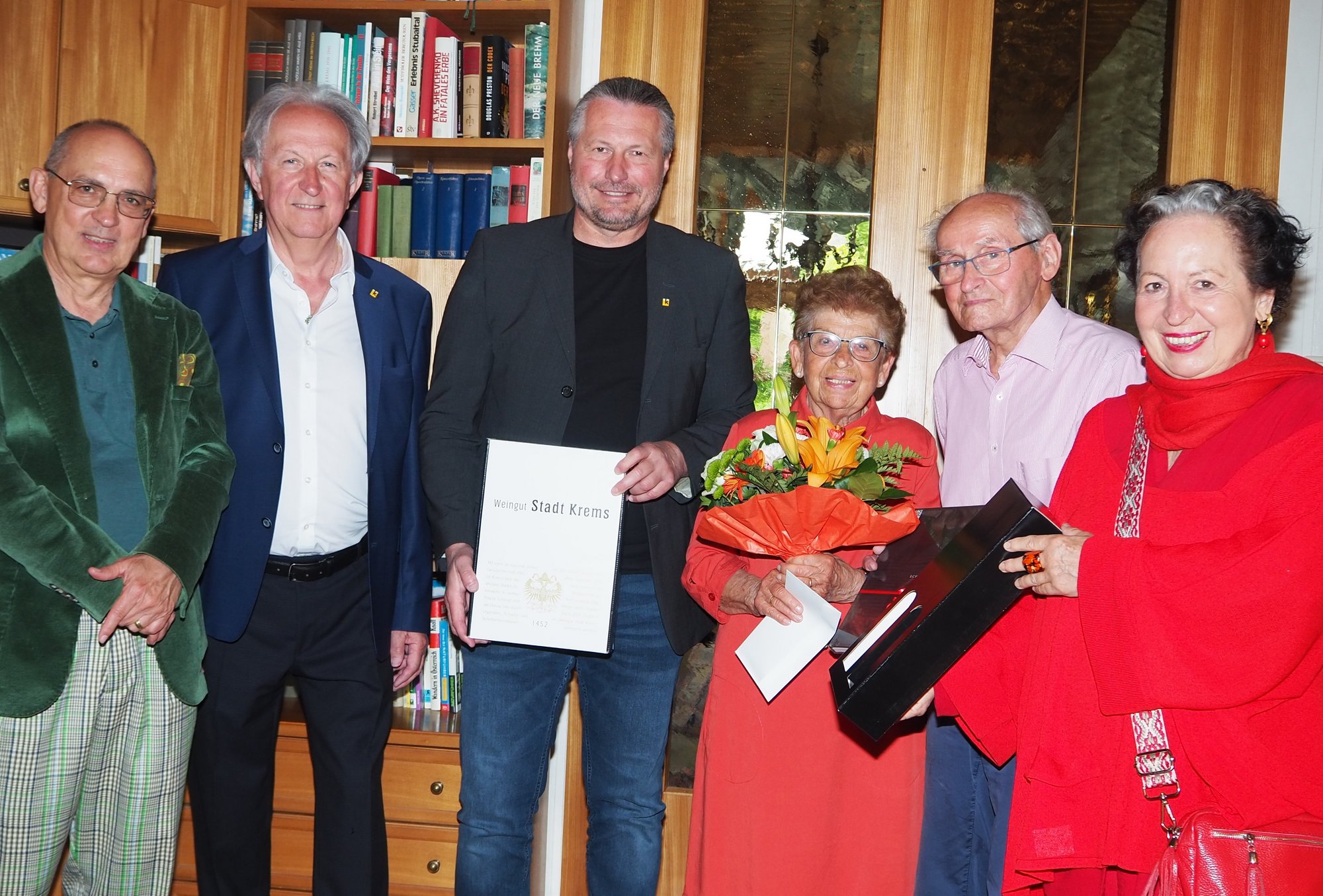 Bürgermeister Peter Molnar gratulierte Marianne und Josef Streibel zur Gnadenhochzeit.