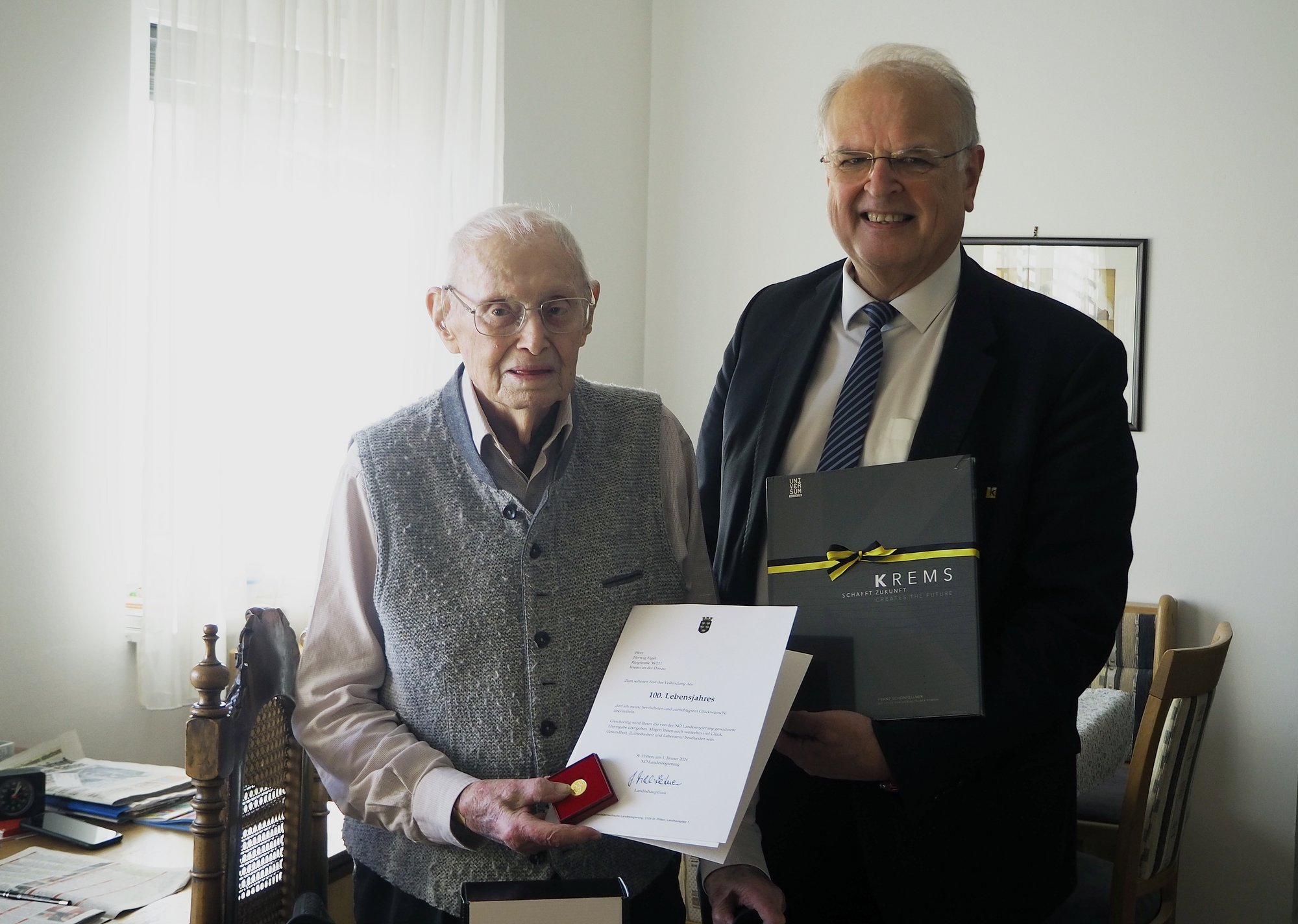 Dr. Reinhard Resch gratulierte Herwig Eigel zum 100. Geburtstag.