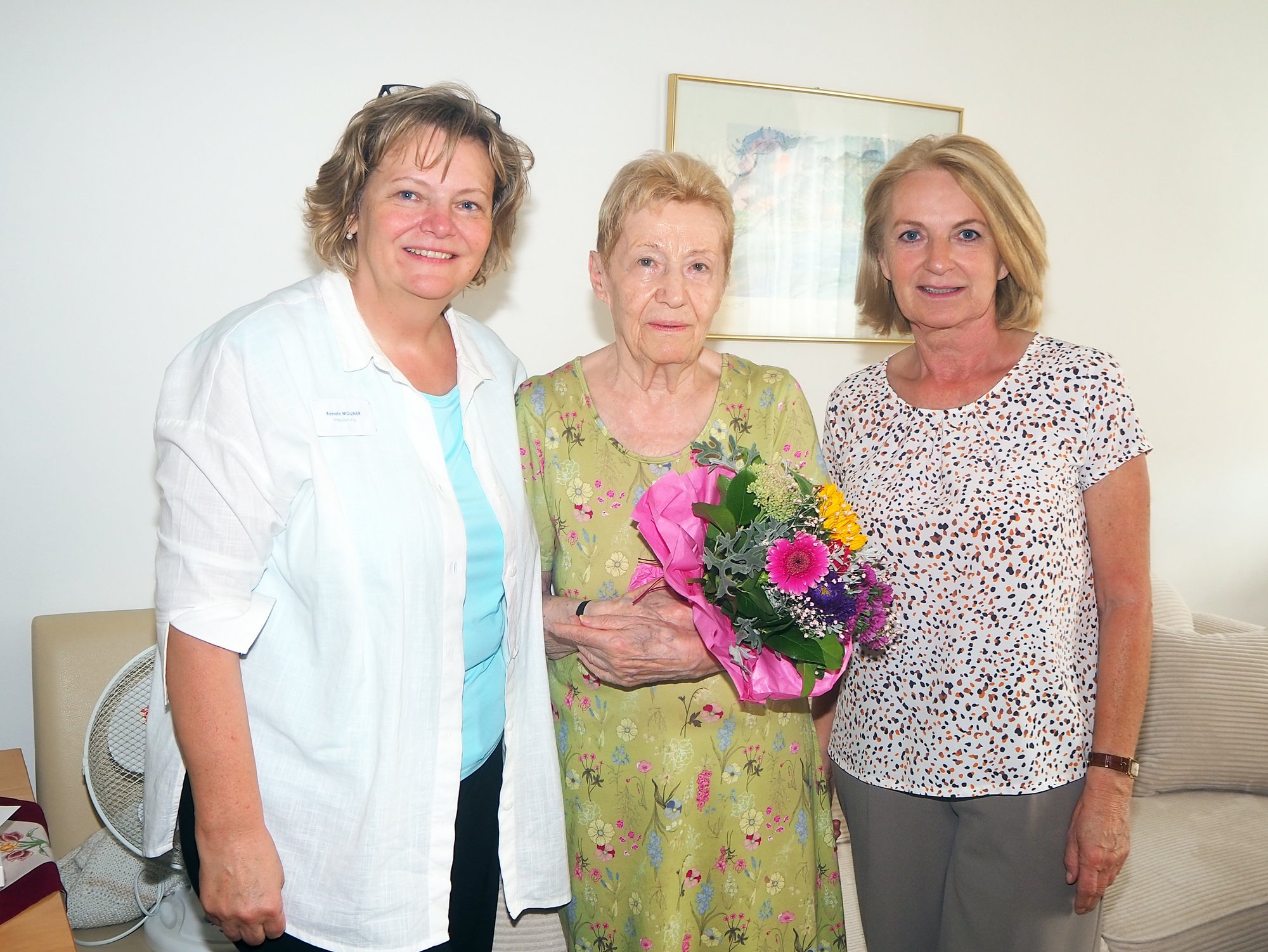 Vizebürgermeisterin Eva Hollerer gratulierte Elfriede Klein zum 90. Geburtstag. 