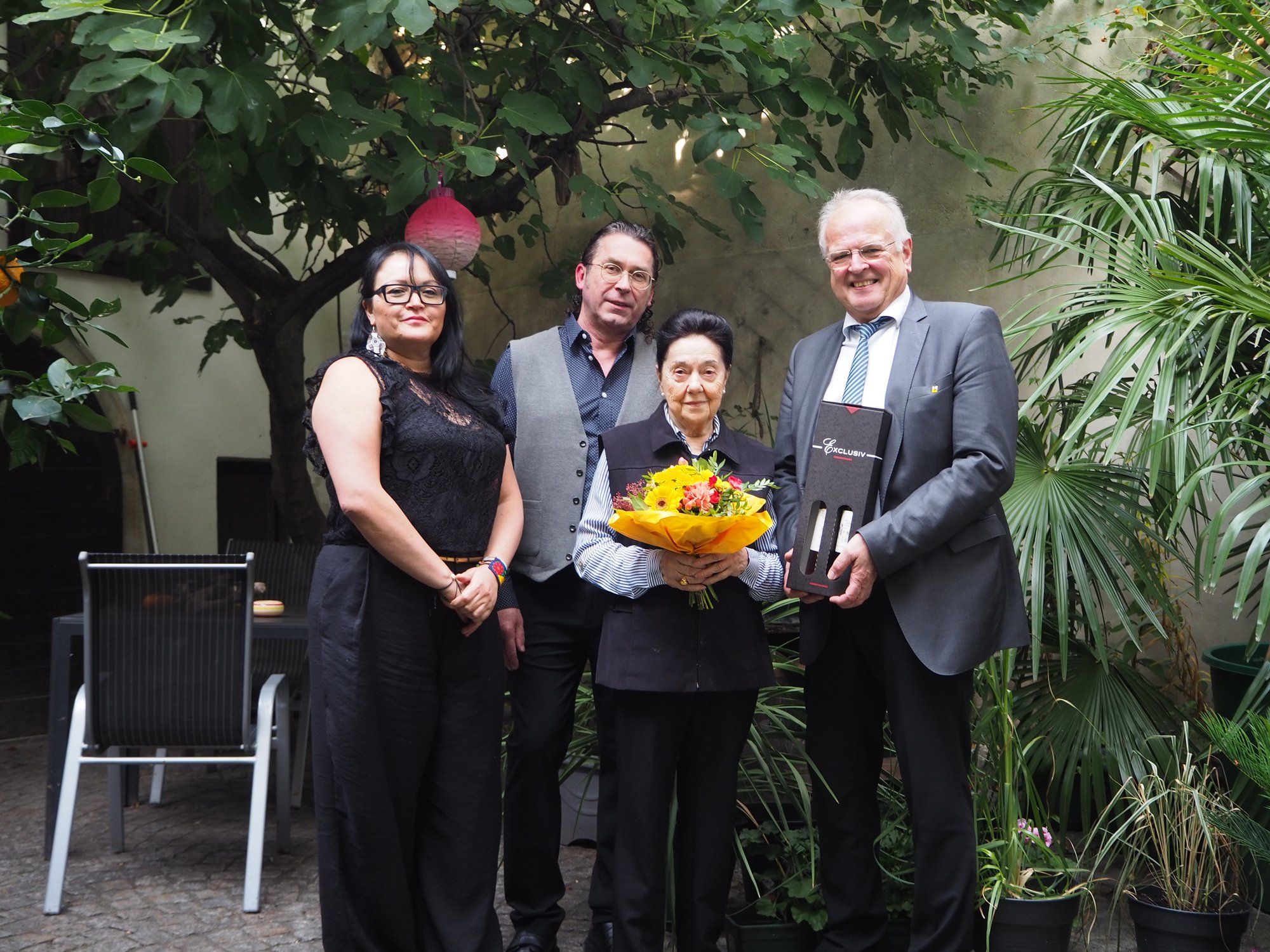 Bürgermeister Dr. Reinhard Resch gratulierte Melanie Stasny zu ihrem 90. Geburtstag