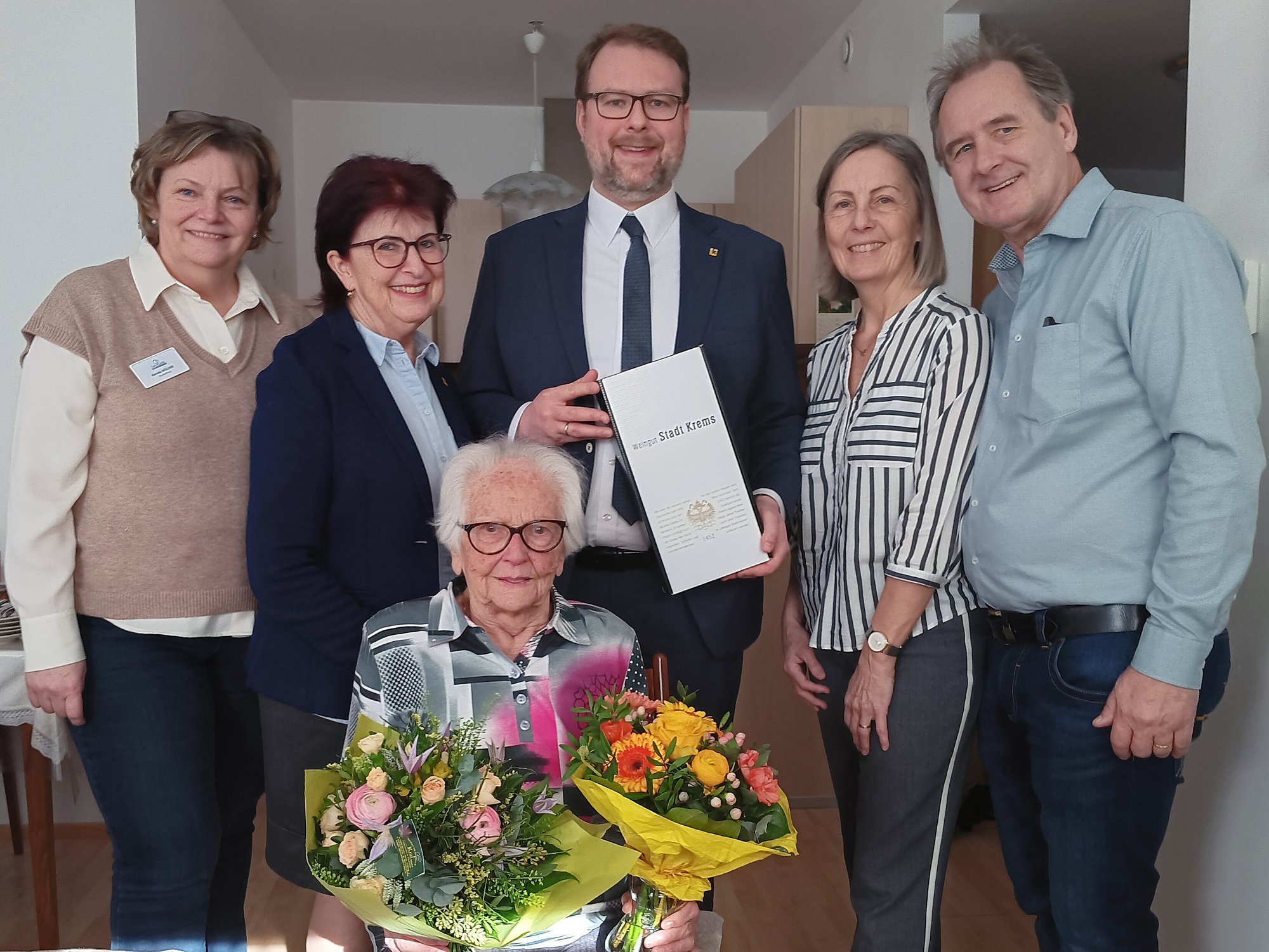 Vizebürgermeister Florian Kamleitner gratulierte Josefa Stitz zum 95. Geburtstag.