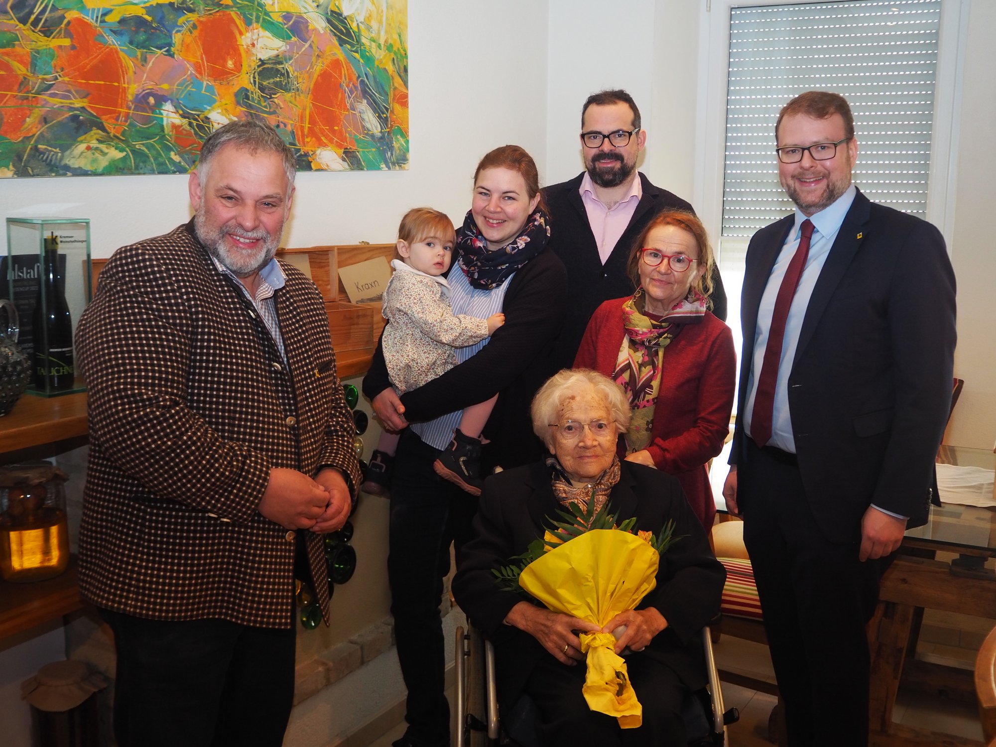 Vizebürgermeister Florian Kamleitner gratulierte Anna Maria Tauchner zum 100. Geburtstag.