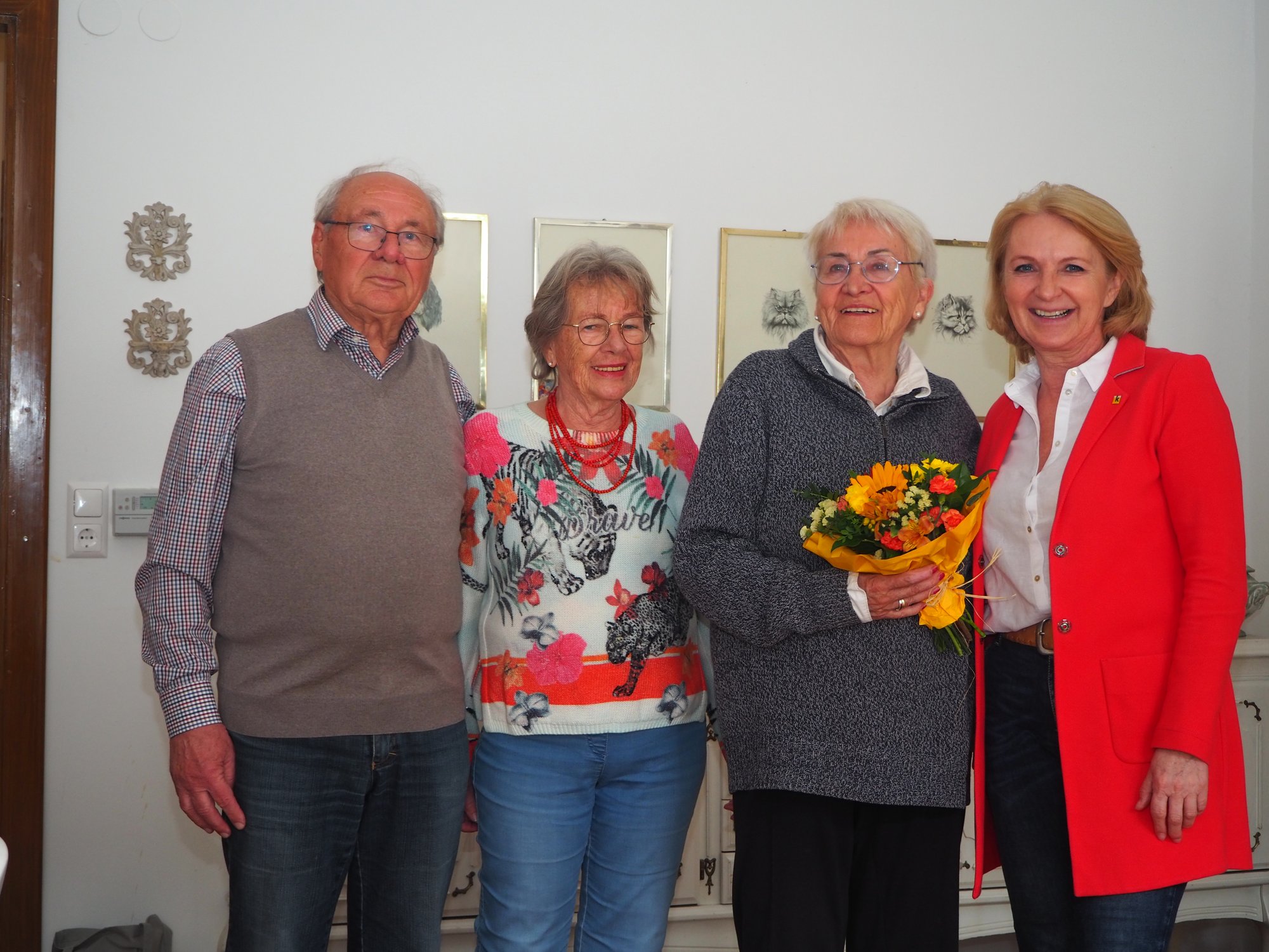 Vizebürgermeisterin Eva Hollerer gratulierte Waltraud Tiefenbacher zum 80. Geburtstag.