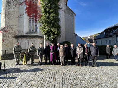 Gedenkfeier Frauenbergkirche mit Vertreter:innen von Politik und Bundesheer