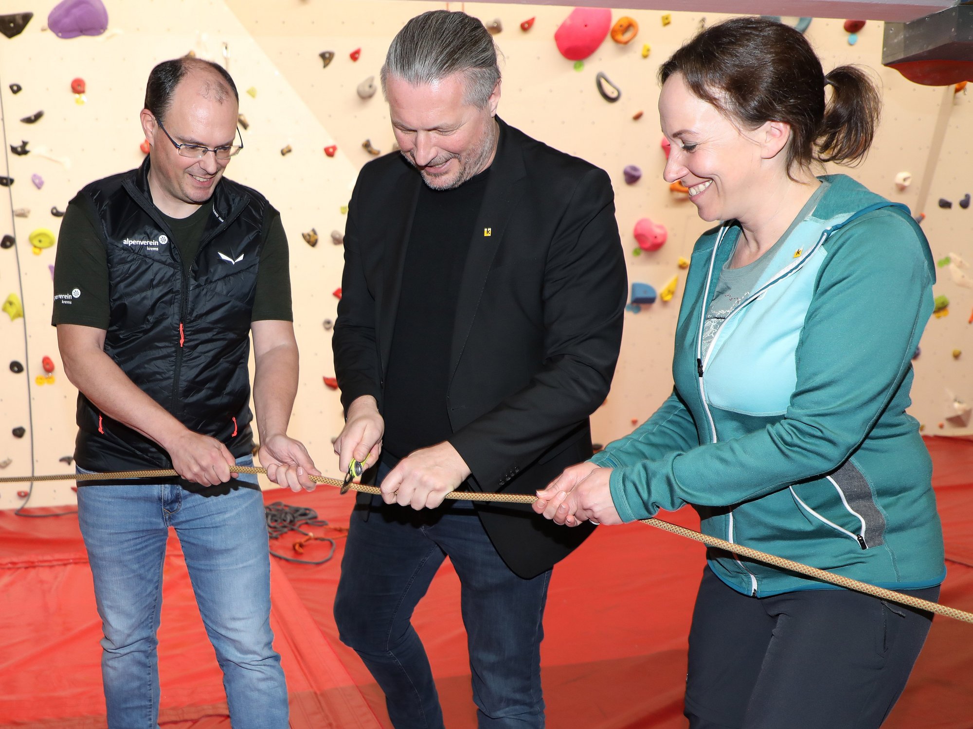 Neue Kletterwand in der Sporthalle Krems