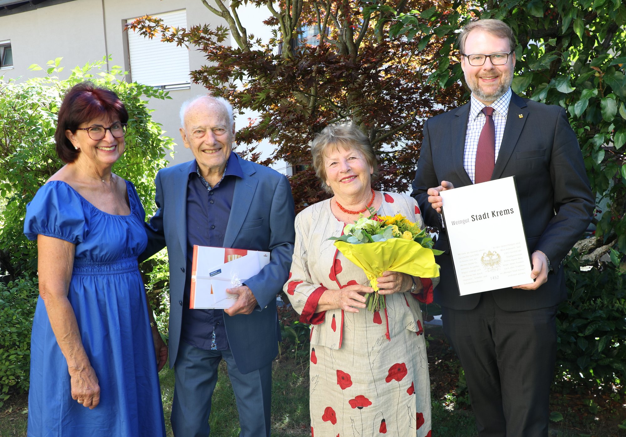 Vizebürgermeister Florian Kamleitner gratulierte Hildegard und Josef Krims zur Diamantenen Hochzeit.
