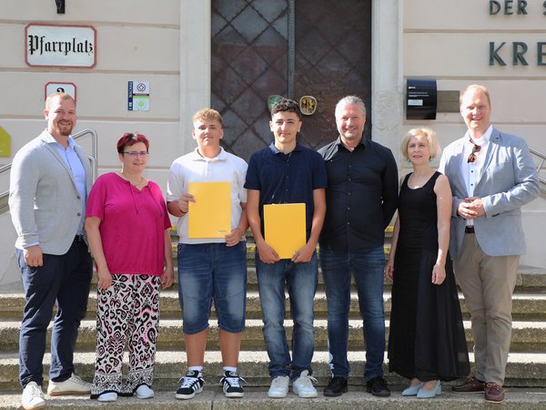 Gruppenbild der Absolventen der Mittelschule Krems