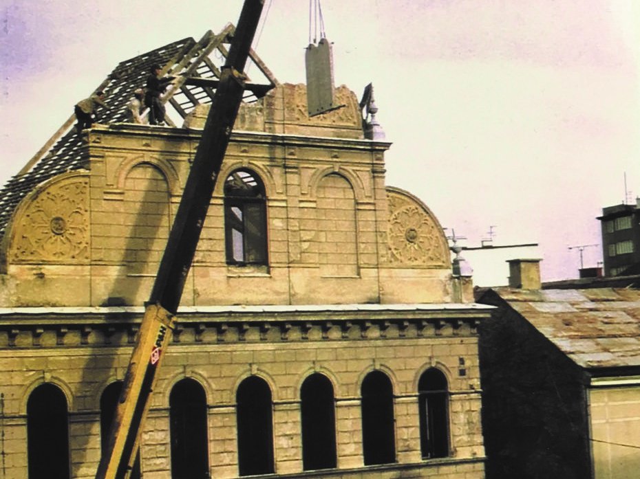 Historisches Foto vom Abriss der Kremser Synagoge.