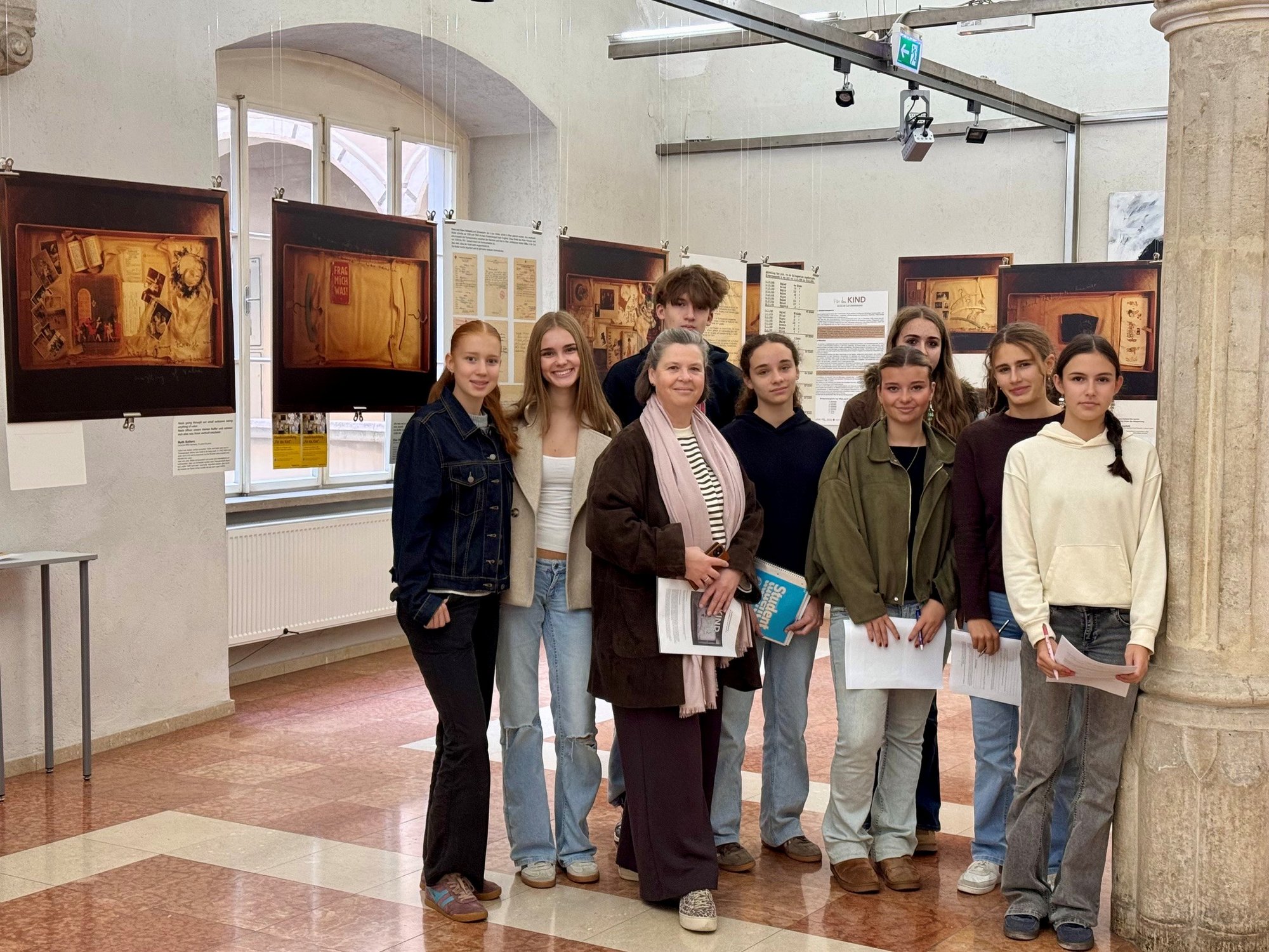 Ausstellung im Kremser Rathaus erinnert an Kindertransporte 1938/39