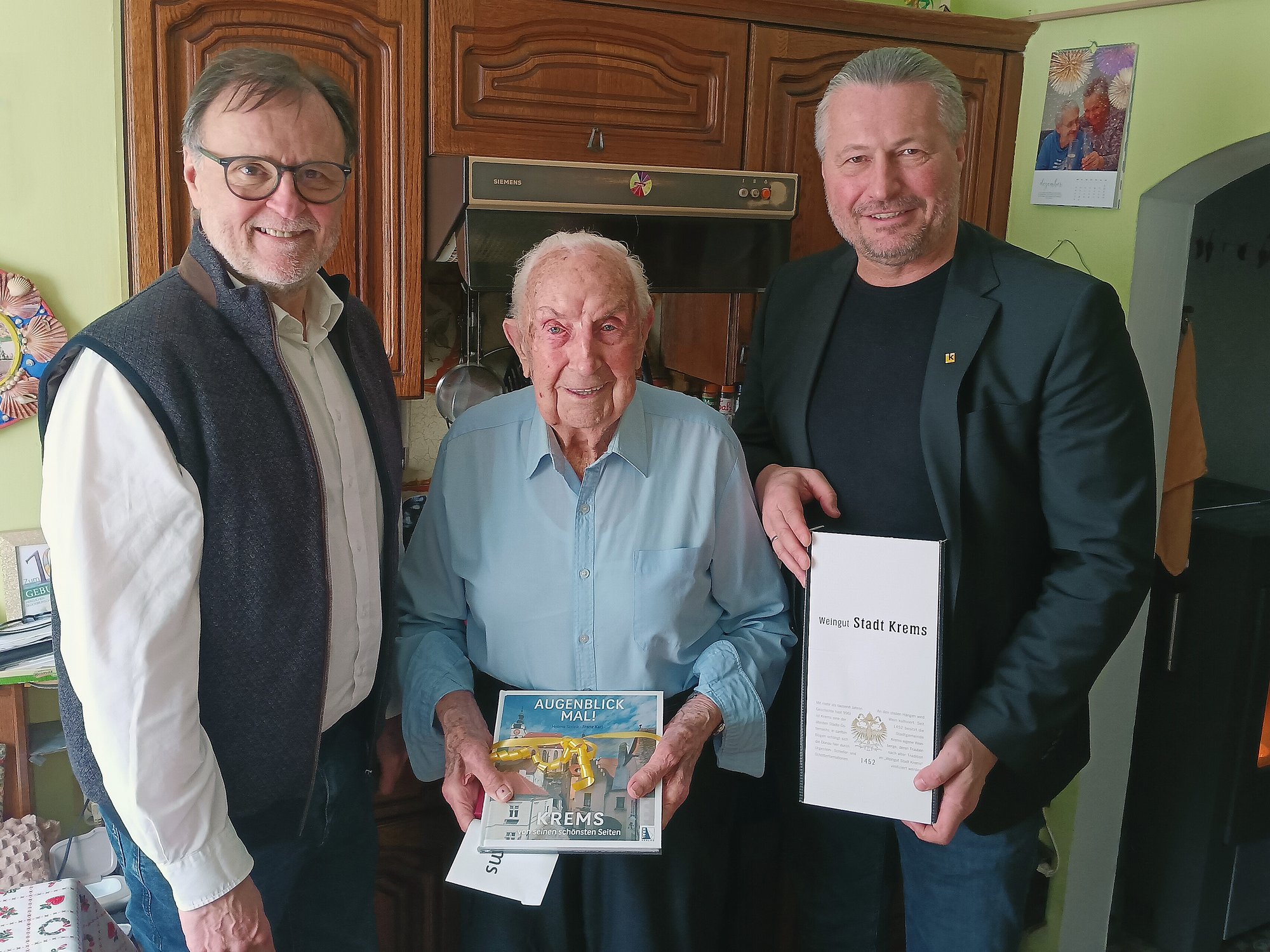 Bürgermeister Peter Molnar gratulierte Anton Kaspar zum 102. Geburtstag.