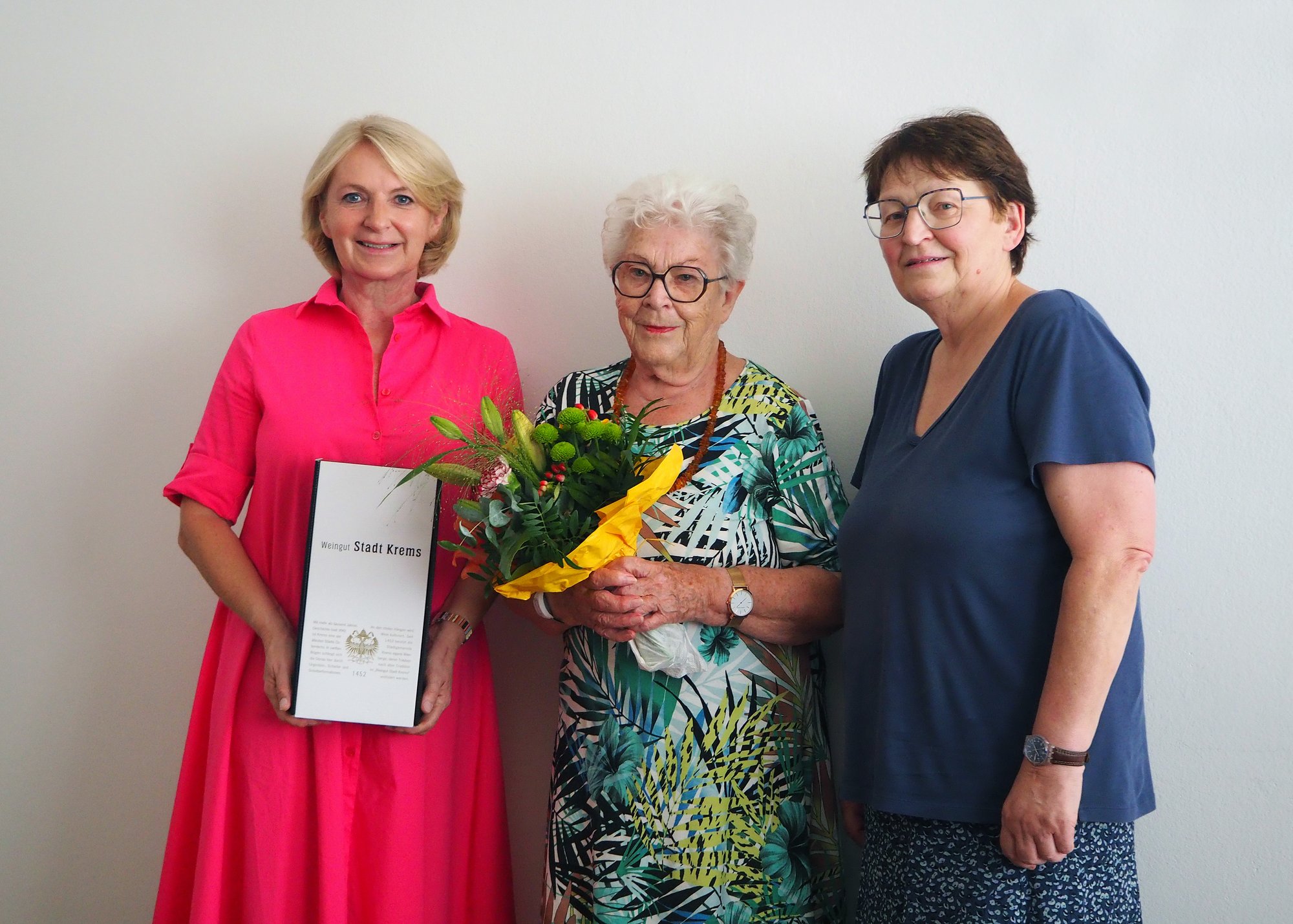 Vizebürgermeisterin Eva Hollerer gratulierte Hedwig Ettenauer zum 90. Geburtstag.