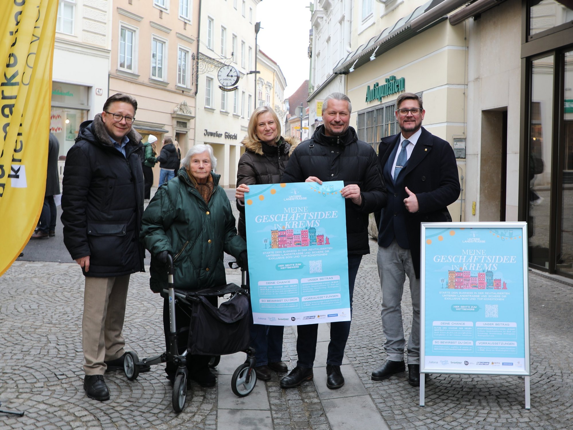 Stadtmarketing-Chef Horst Berger, die Vermieter Hanelore Baldrian und Andrea Gapp, Bürgermeister Peter Molnar und Vermieter Dominic Heinz bei der Wettbewerbspräsentation in der Unteren Landstraße.
