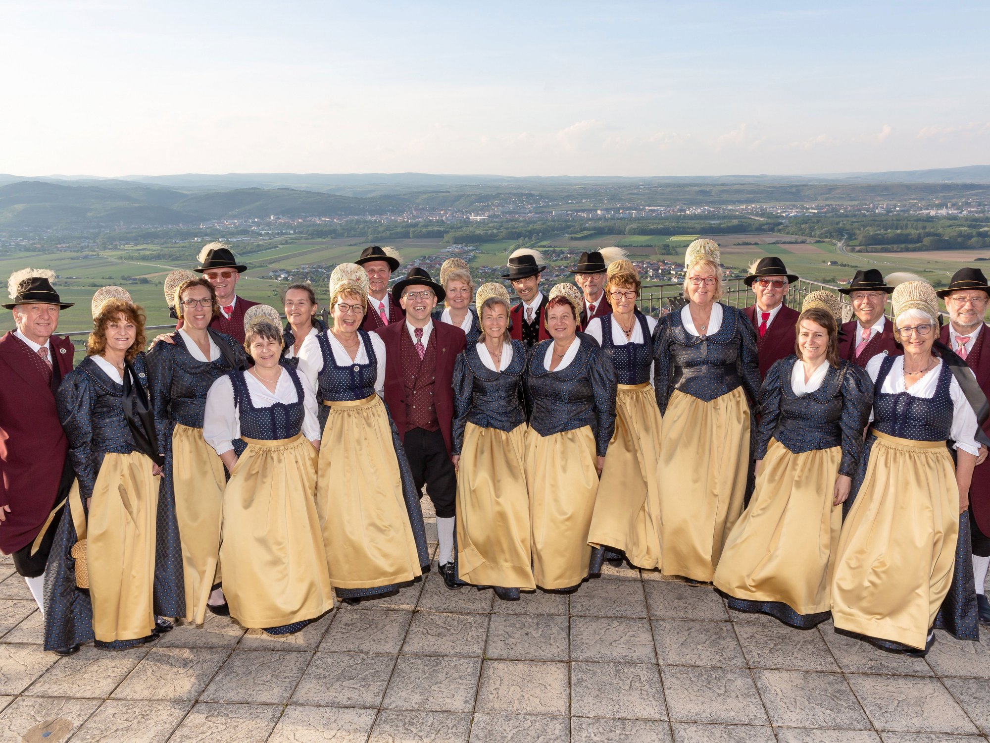 Gruppenbild der Chor- und Volkstanzgruppe Lerchenfeld