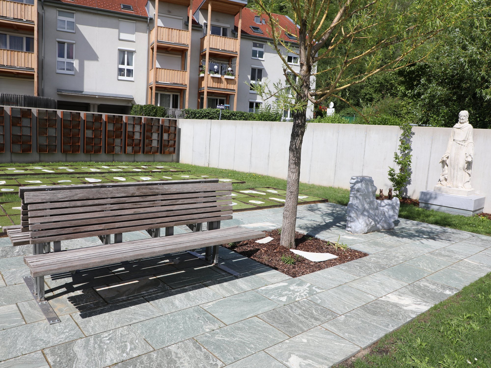 Der neue Tierfriedhof bietet Platz für 60 Erdgräber und 120 Urnennischen.