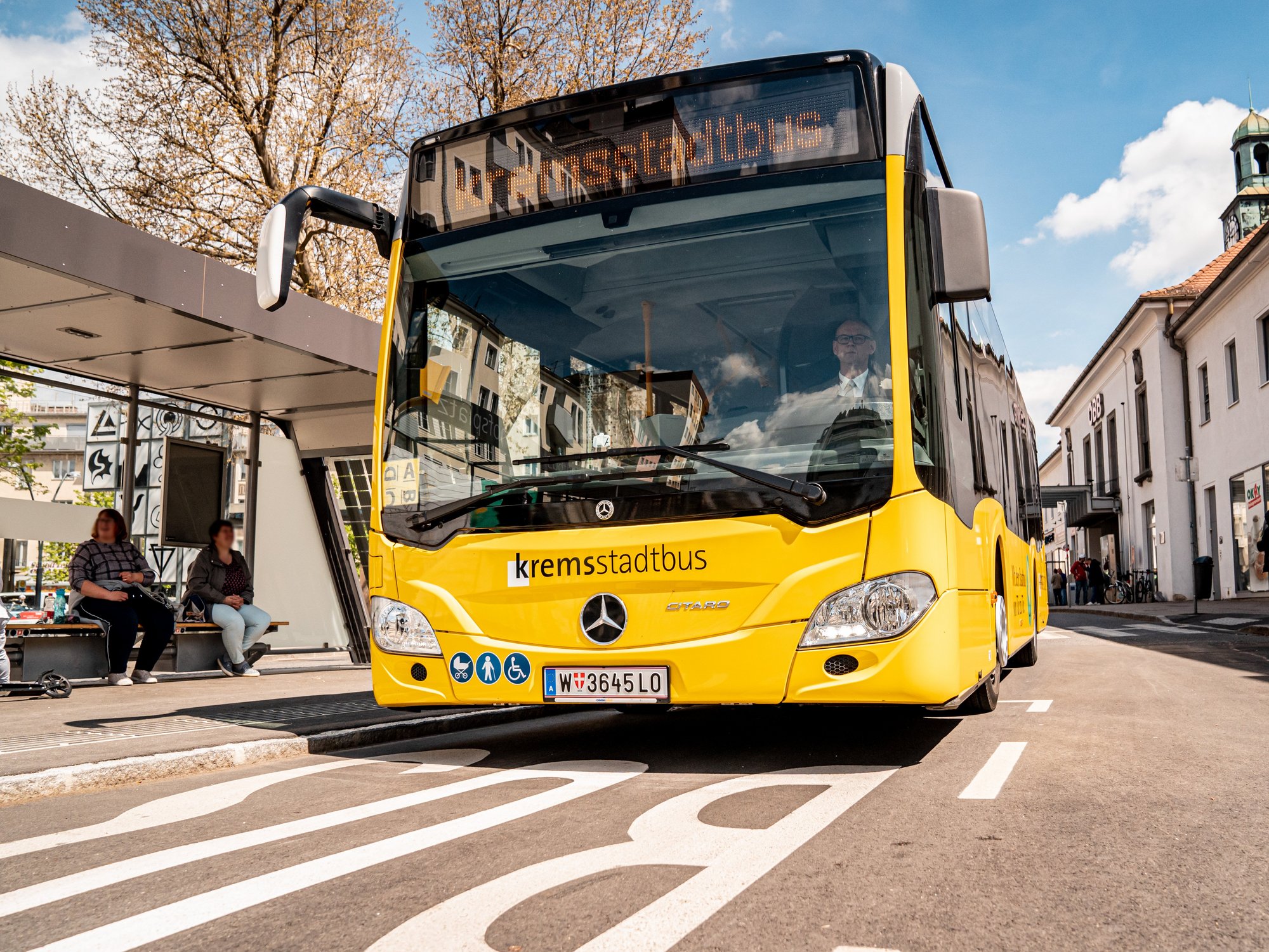 Stadtbus am Kremser Bahnhof