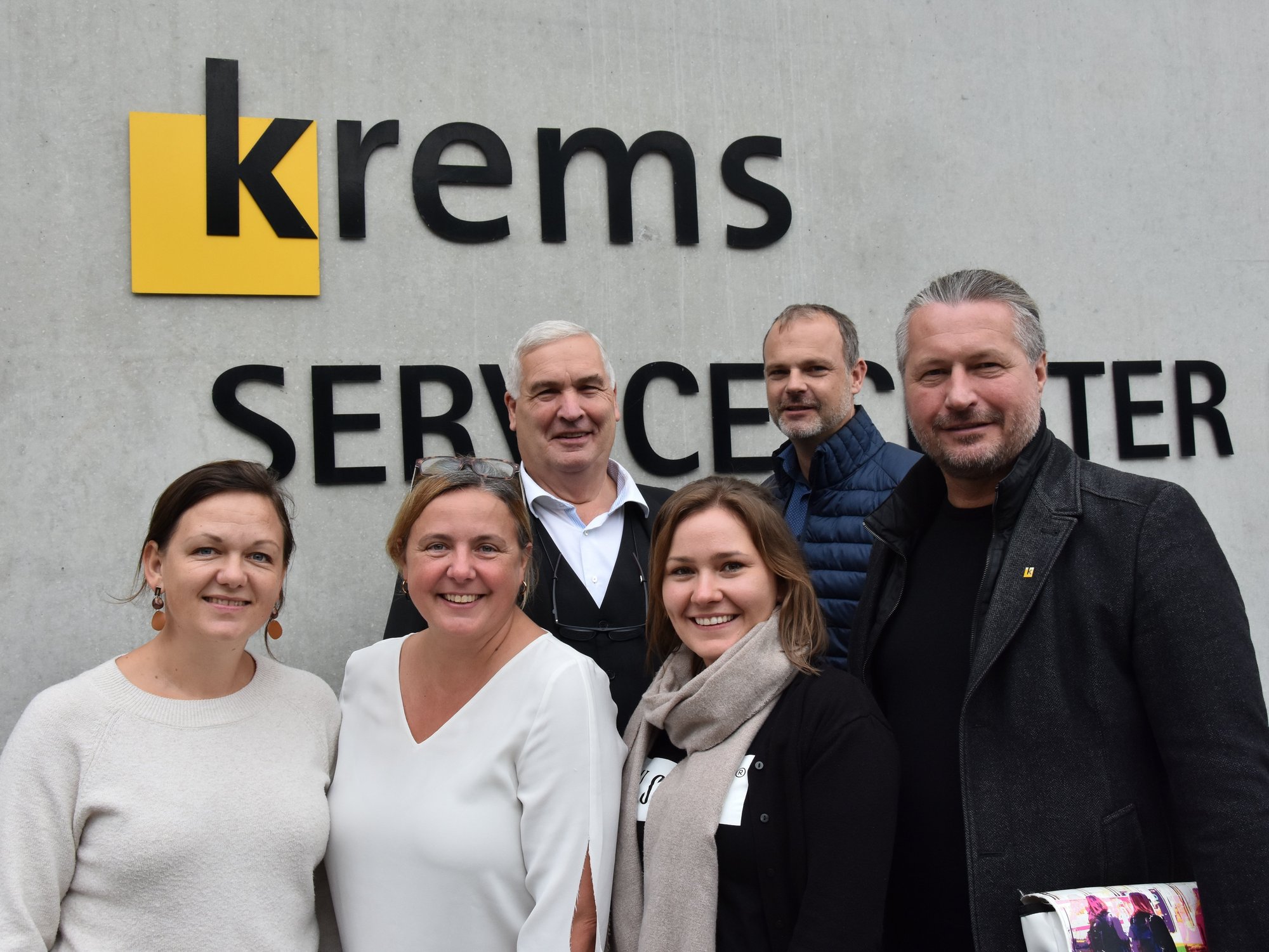 Gruppenfoto von Vertretern der Stadt und des Vereins 