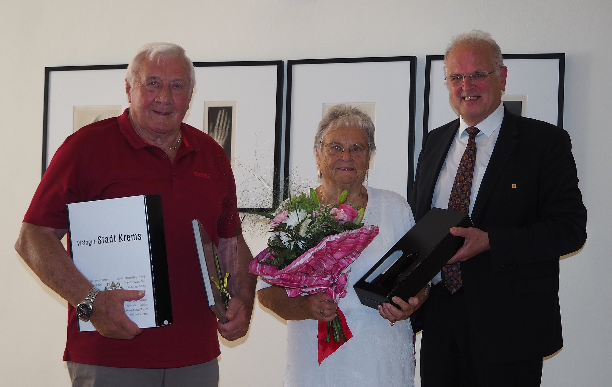 Bürgermeister Reinhard Resch gratulierte dem Ehepaar Hilda und Karl Kaupper zur Gnadenhochzeit.