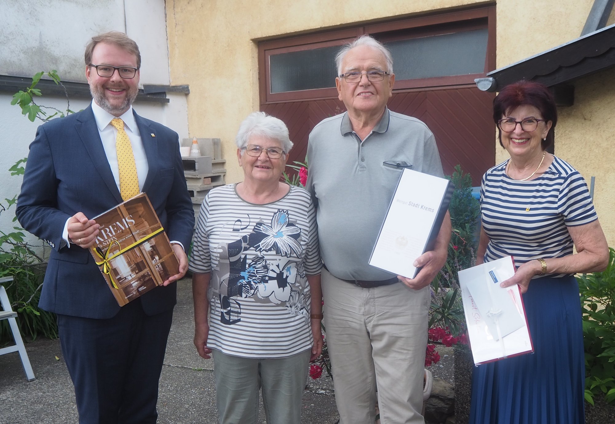 Vizebürgermeister Florian Kamleitner gratulierte Hermann Jell zum 80. Geburtstag.
