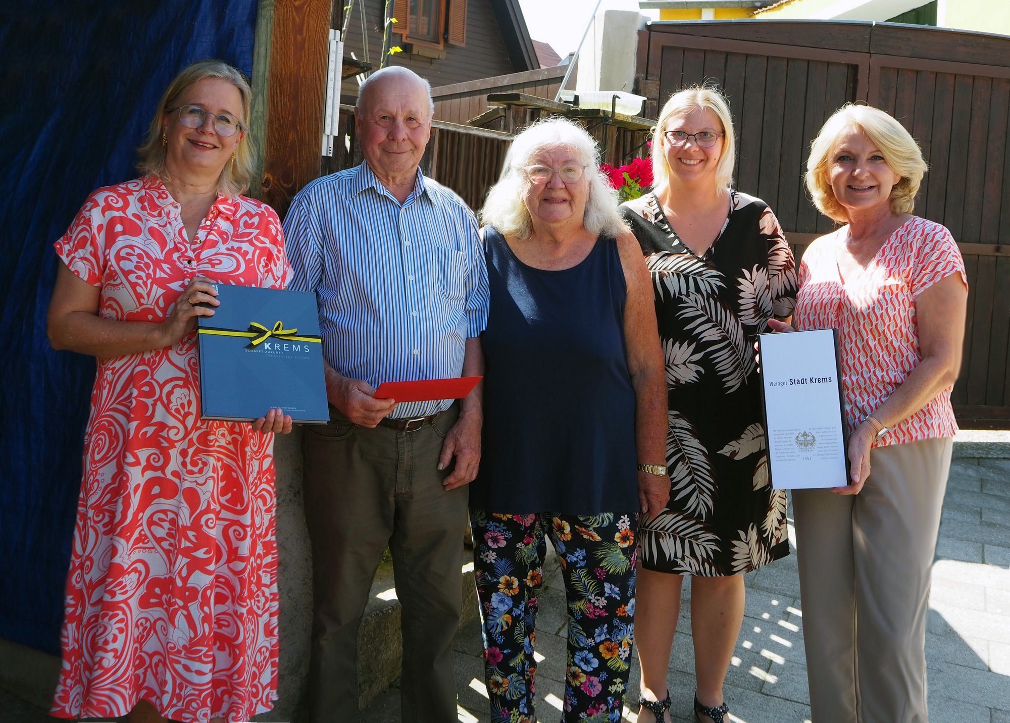 Vizebürgermeisterin Eva Hollerer gratulierte Leopold Ettenauer zum 80. Geburtstag.