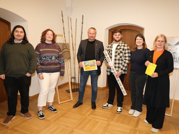 Gruppenfoto im Bürgermeisterzimmer