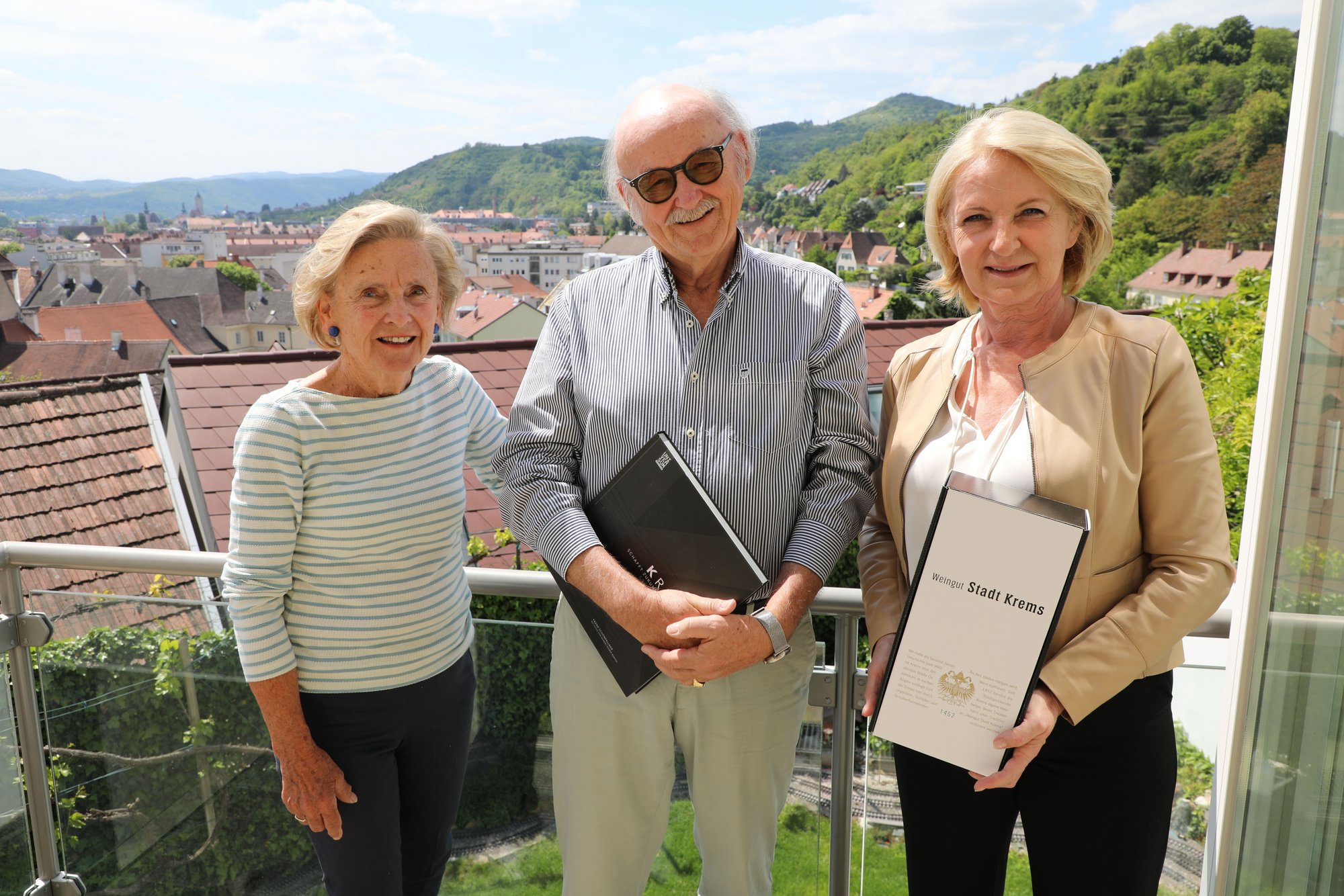 Vizebürgermeisterin Eva Hollerer gratulierte Edwin Kleiber zum 80. Geburtstag.