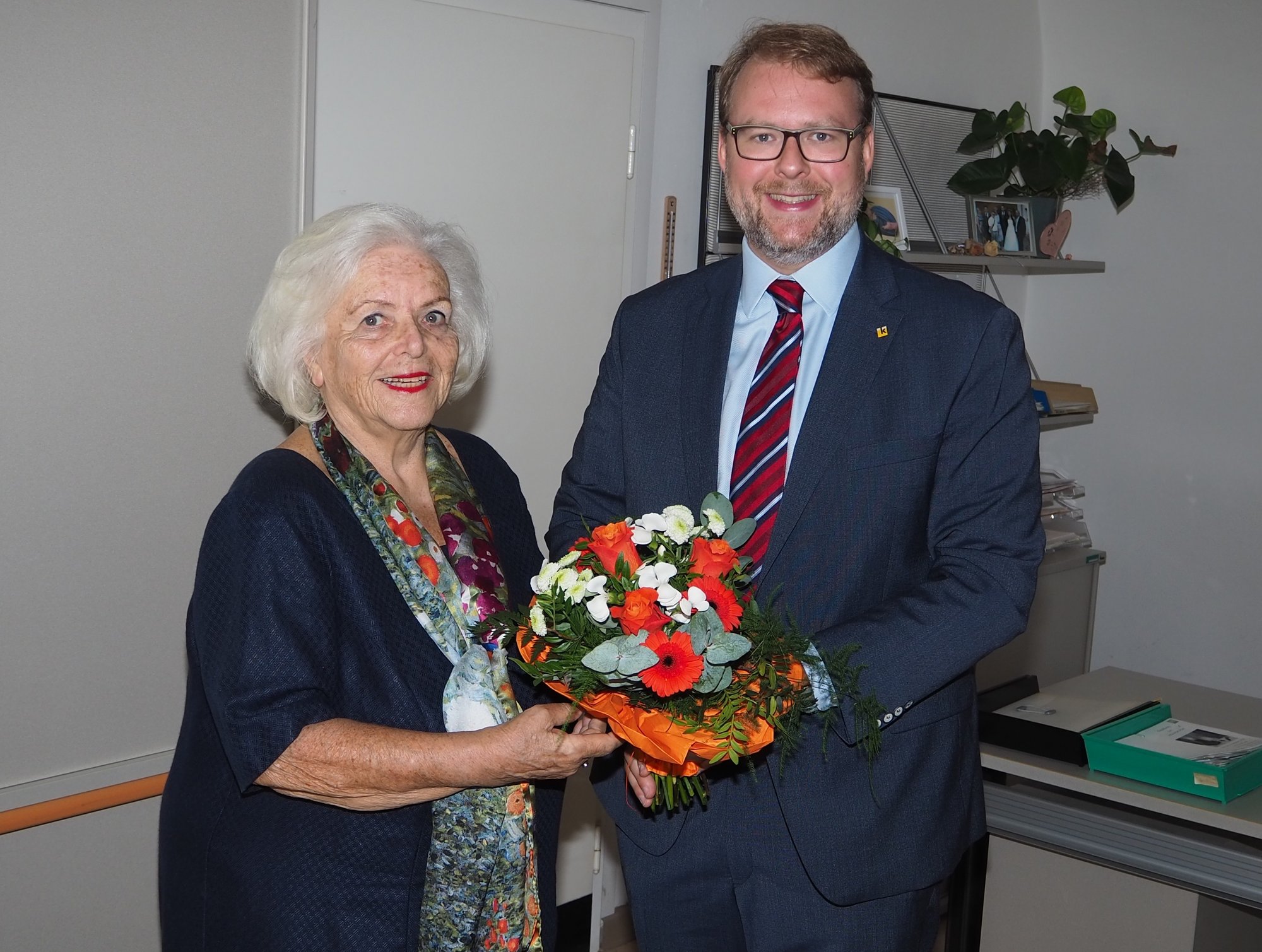 Vizebürgermeister Florian Kamleitner gratulierte Margit Ernst zum 80. Geburtstag.