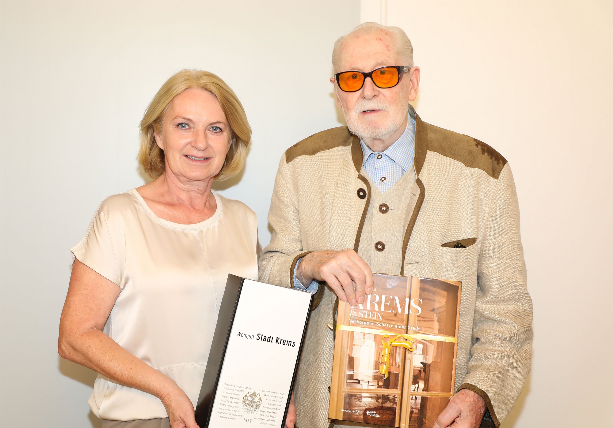 Vizebürgermeisterin Eva Hollerer gratulierte Günther Stenzel zum 90. Geburtstag.