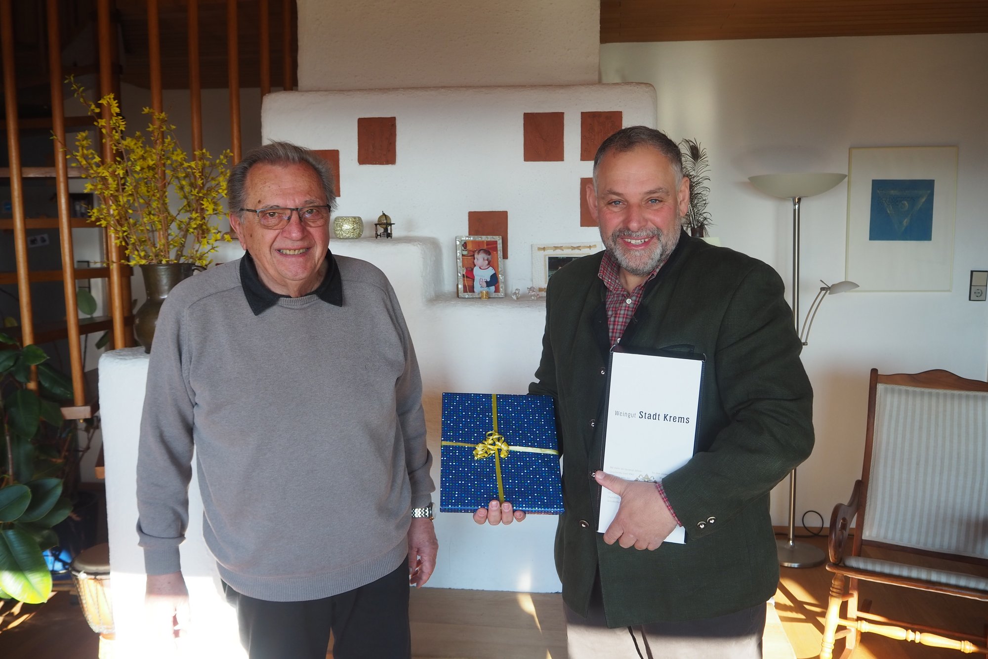2. Vizebürgermeister Martin Sedelmaier gratuliert Herrn Ing. Heinz Hagen zum 80. Geburtstag.