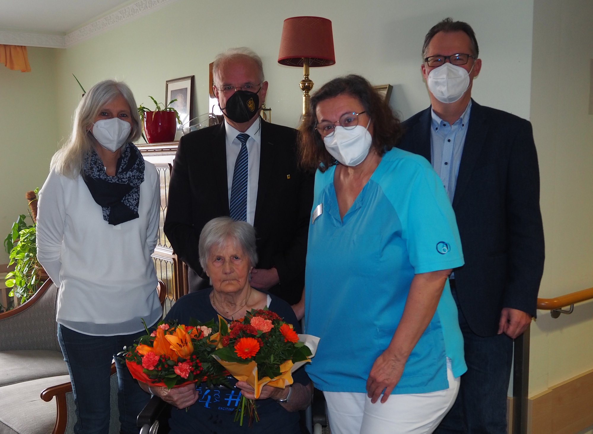 Bürgermeister Dr. Reinhard Resch stattete der Jubilarin einen Besuch ab und überbrachte die Glückwünsche der Stadt Krems