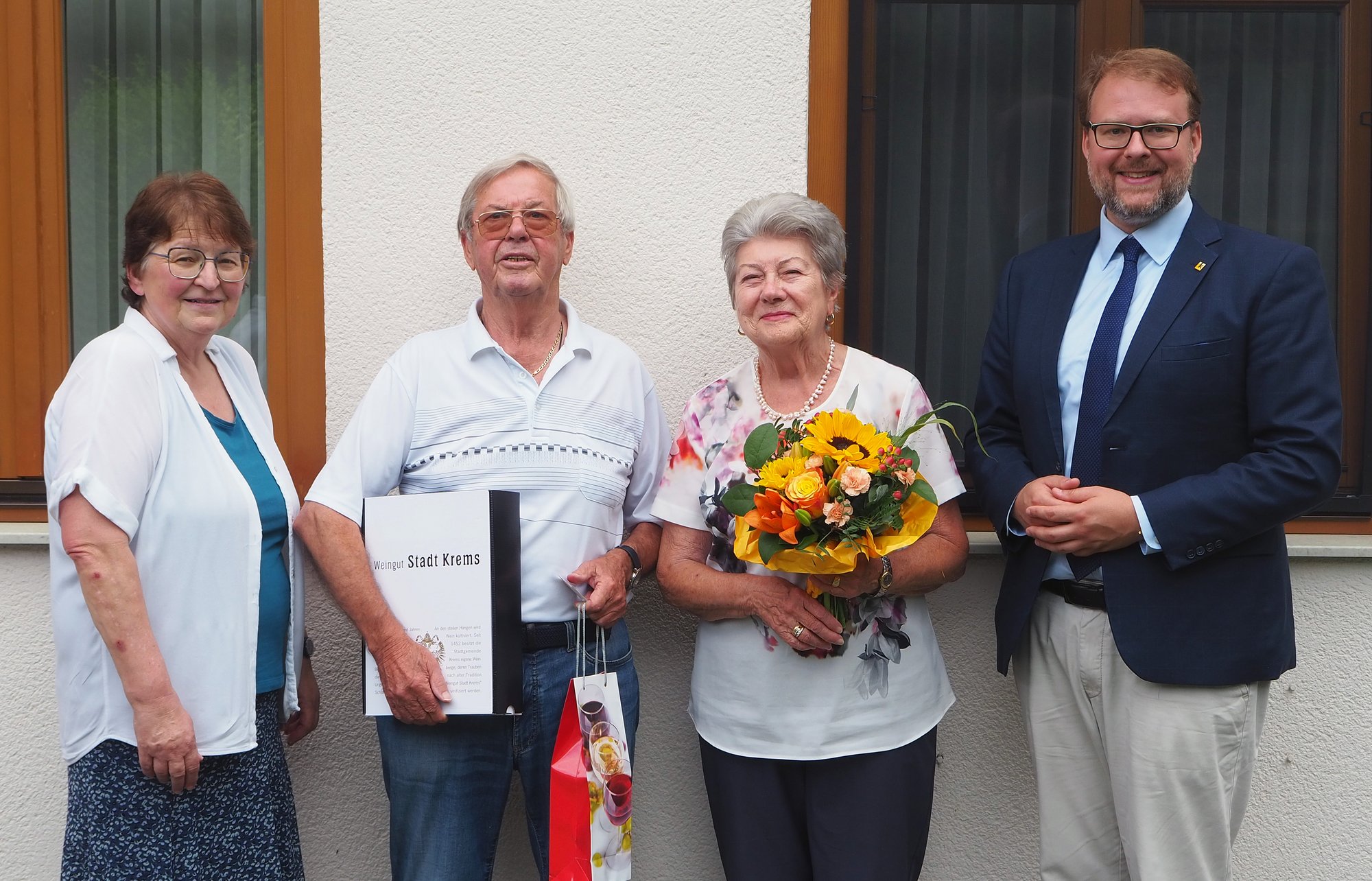 Vizebürgermeister Florian Kamleitner gratulierte Franziska und Helmut Tillich zur Diamantenen Hochzeit.