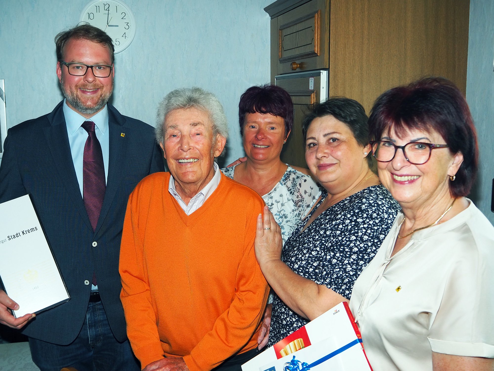 Vizebürgermeister Florian Kamleitner gratulierte Friedrich Steinwitz zum 95. Geburtstag.