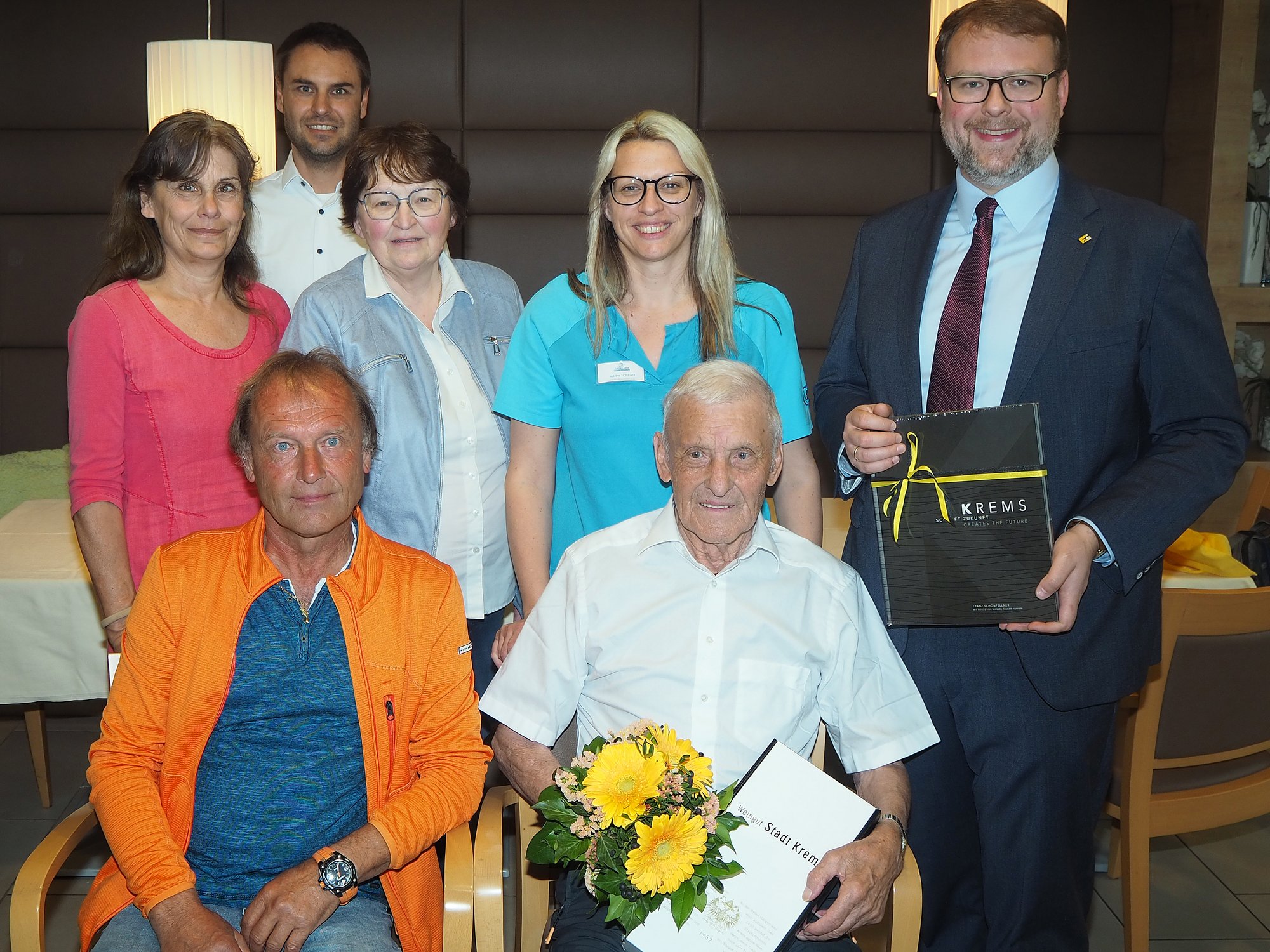 Vizebürgermeister Florian Kamleitner gratulierte Johann Heiden zum 90. Geburtstag.