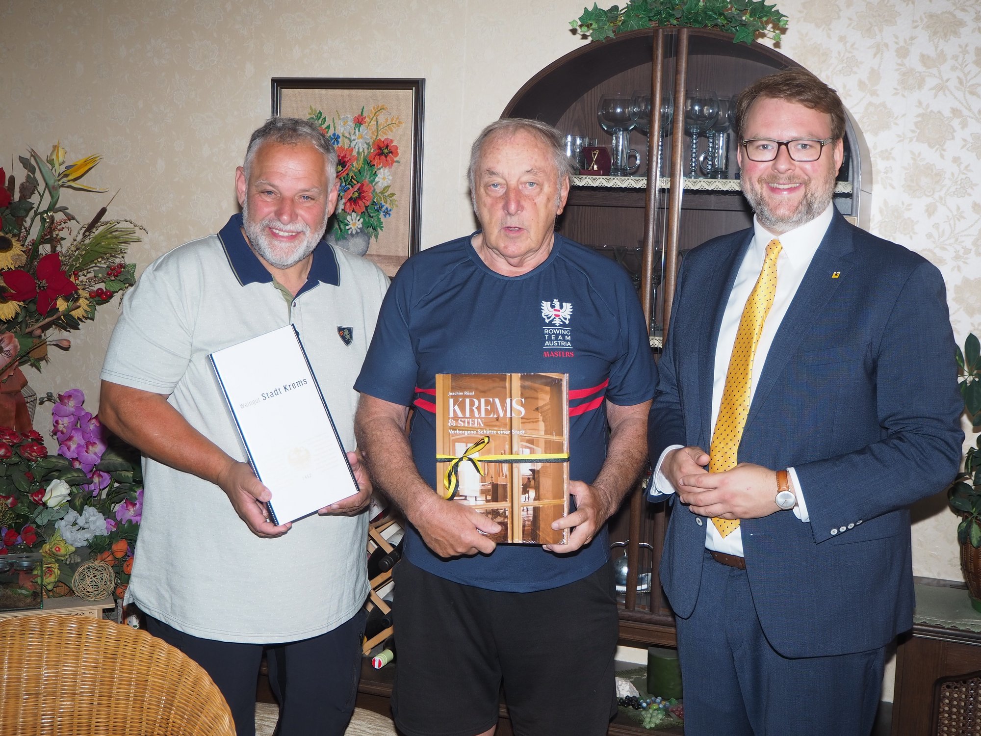 Vizebürgermeister Florian Kamleitner gratulierte Maximilian Reiter zum 80. Geburtstag.