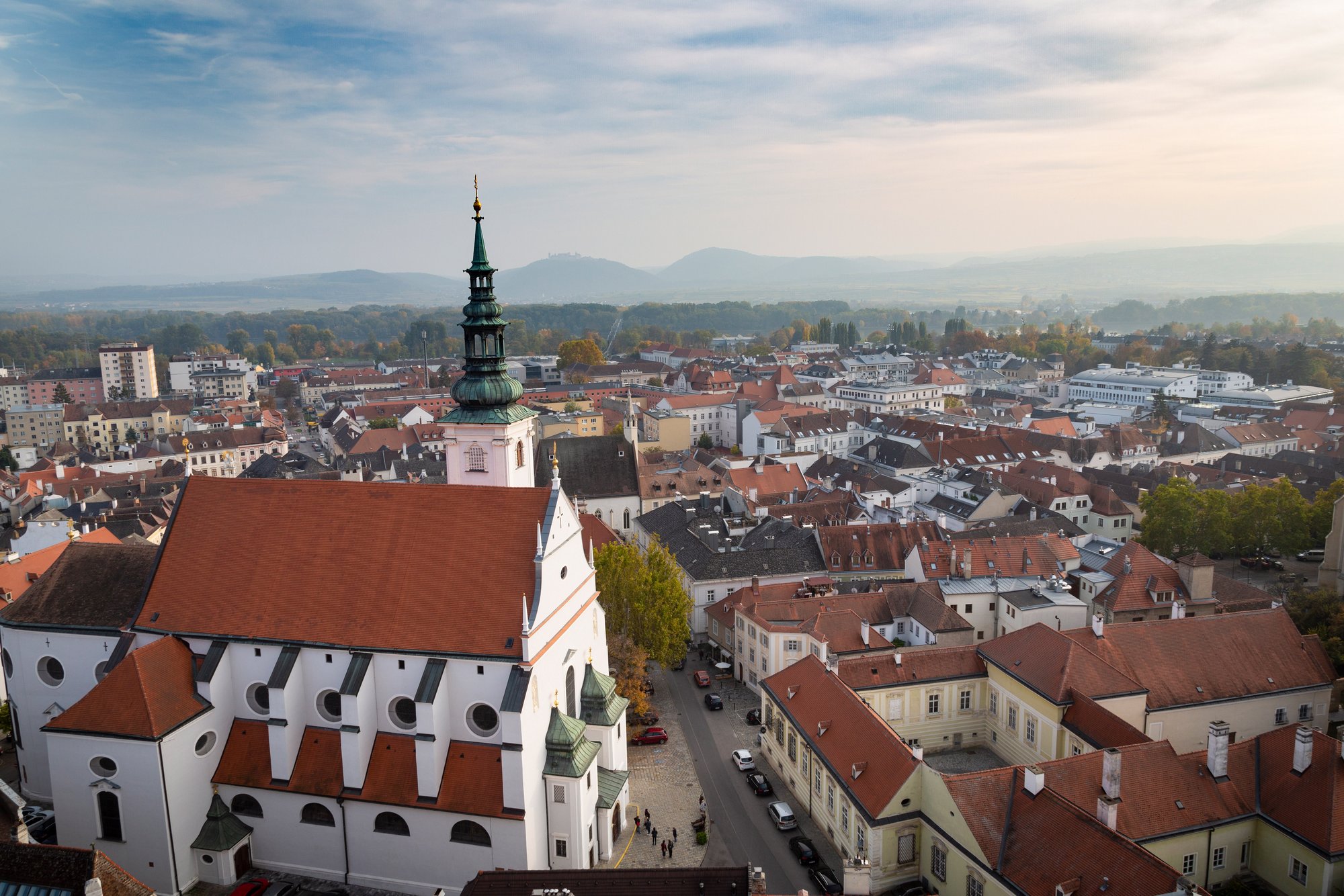 Blick auf Piaristenkirche und Altstadt