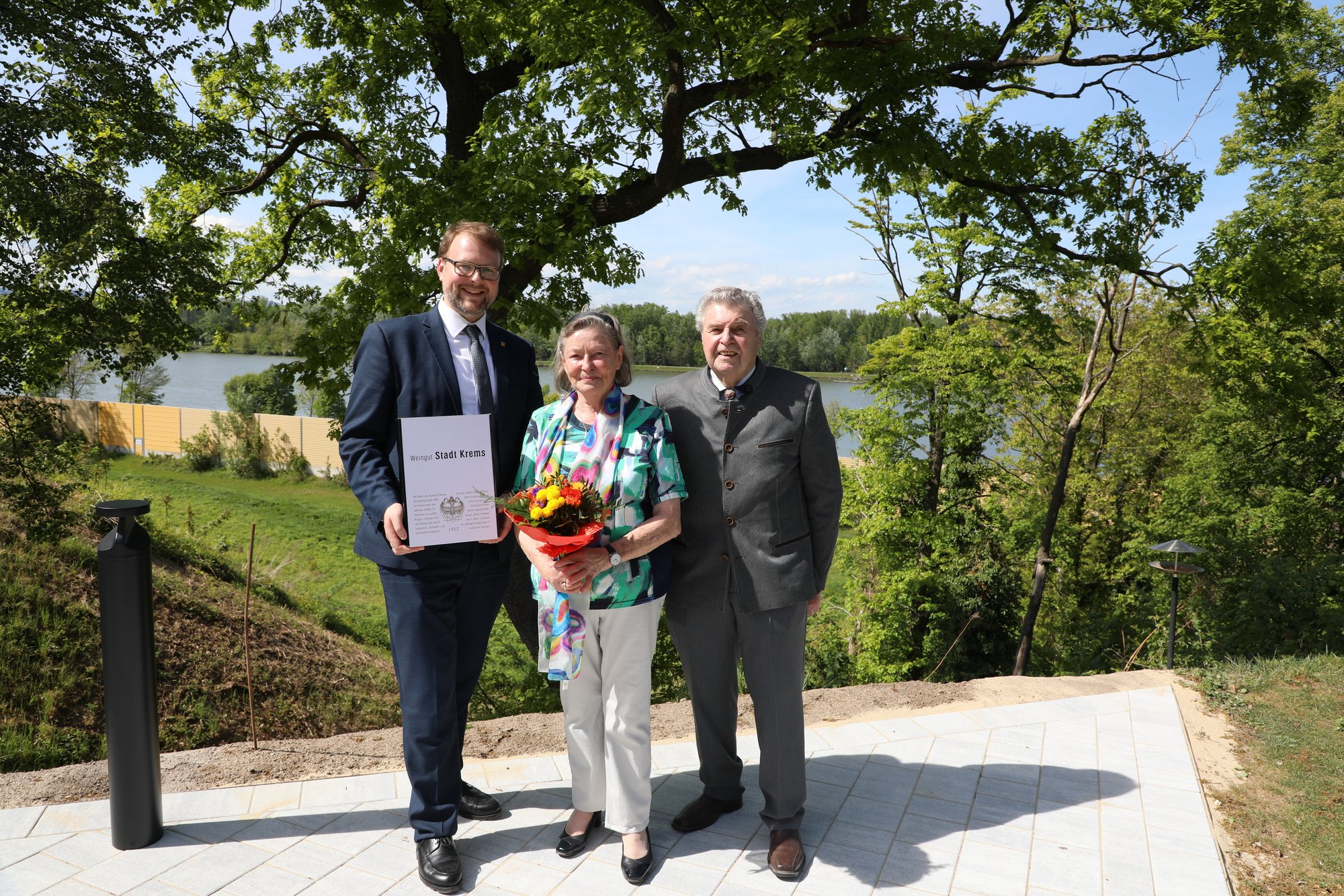 Vizebürgermeister Florian Kamleitner gratulierte Ehepaar Hermine und Meinhard Forstreiter zur Diamantenen Hochzeit.