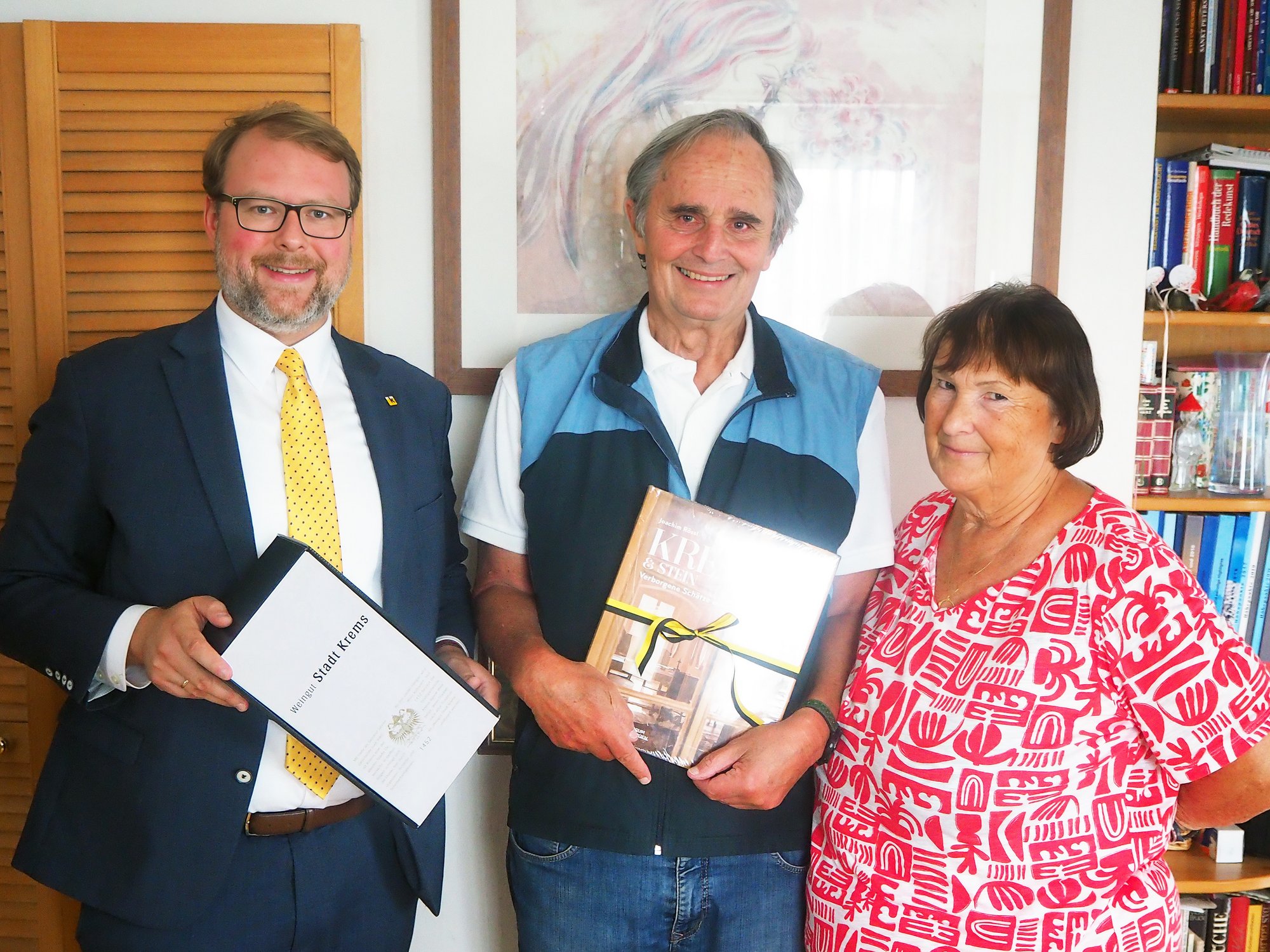 Vizebürgermeister Florian Kamleitner gratulierte DI Erich Baumann zum 80. Geburtstag.