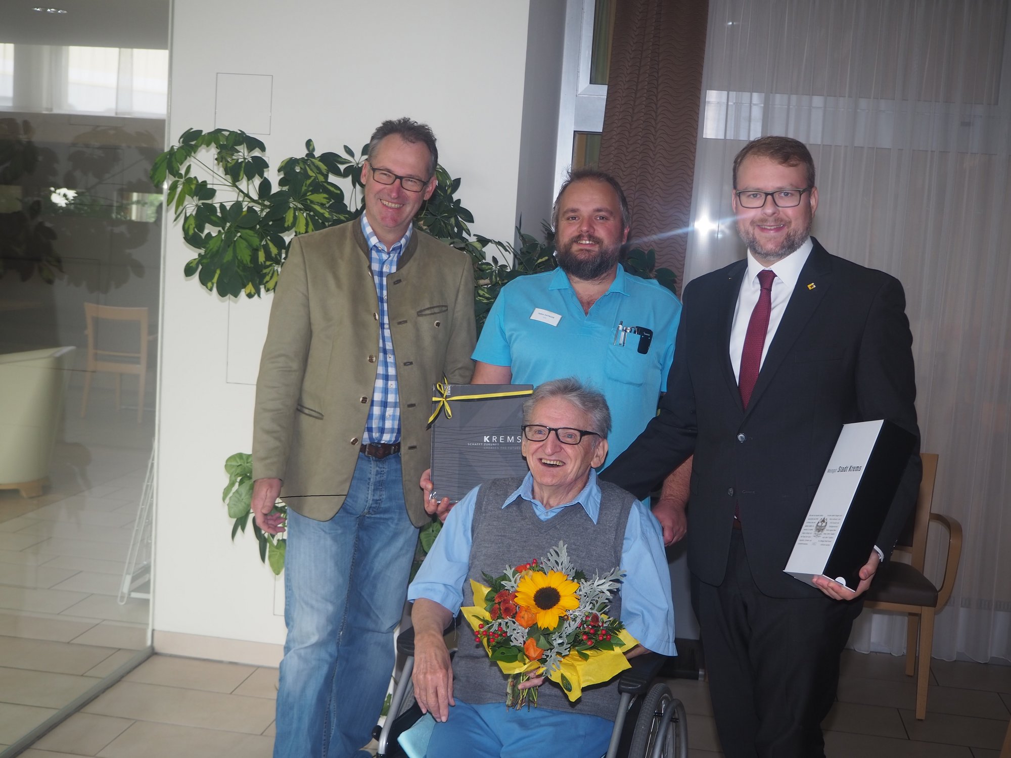 Vizebürgermeister Dr. Florian Kamleitner gratulierte Leopold Binder zum 80. Geburtstag