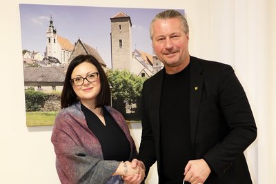 Botschafterin aus Moldavien im Bürgermeisterbüro mit Stadtchef
