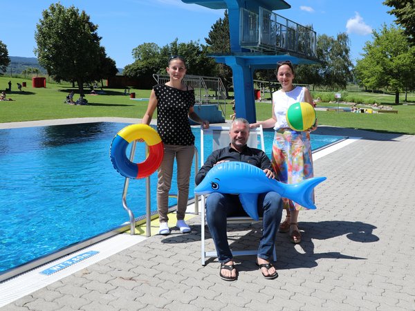 Sandra Janowski (Sport- und Freizeitbetriebe der Stadt Krems), Bürgermeister Peter Molnar und Sport-Stadträtin Bernadette Laister im Kremser Freibad