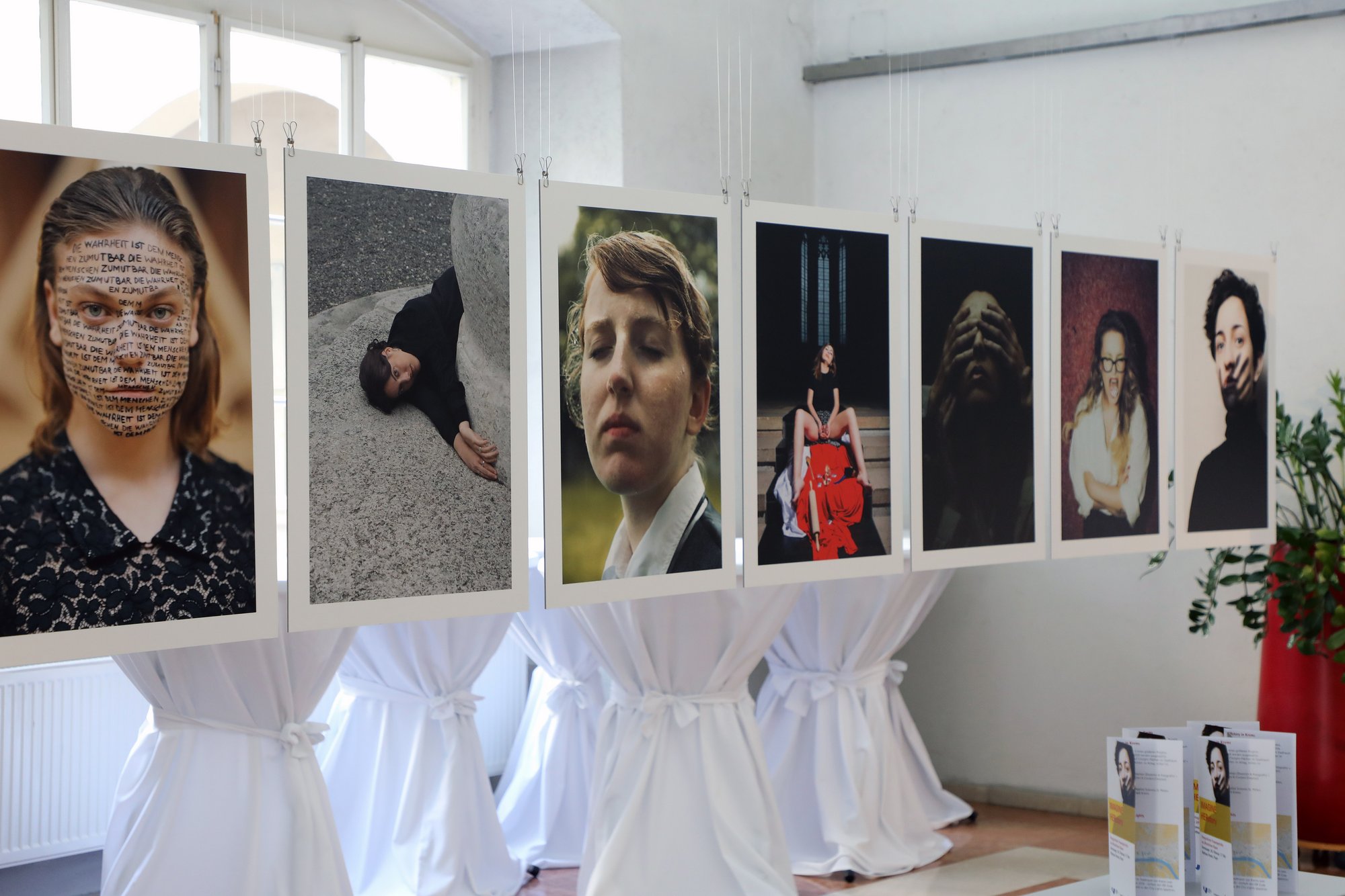IMAGINE HERstory: Ausstellung bis 27. März im Rathausfoyer, in 20 Kremser Citylights von 6. Bis 18. März