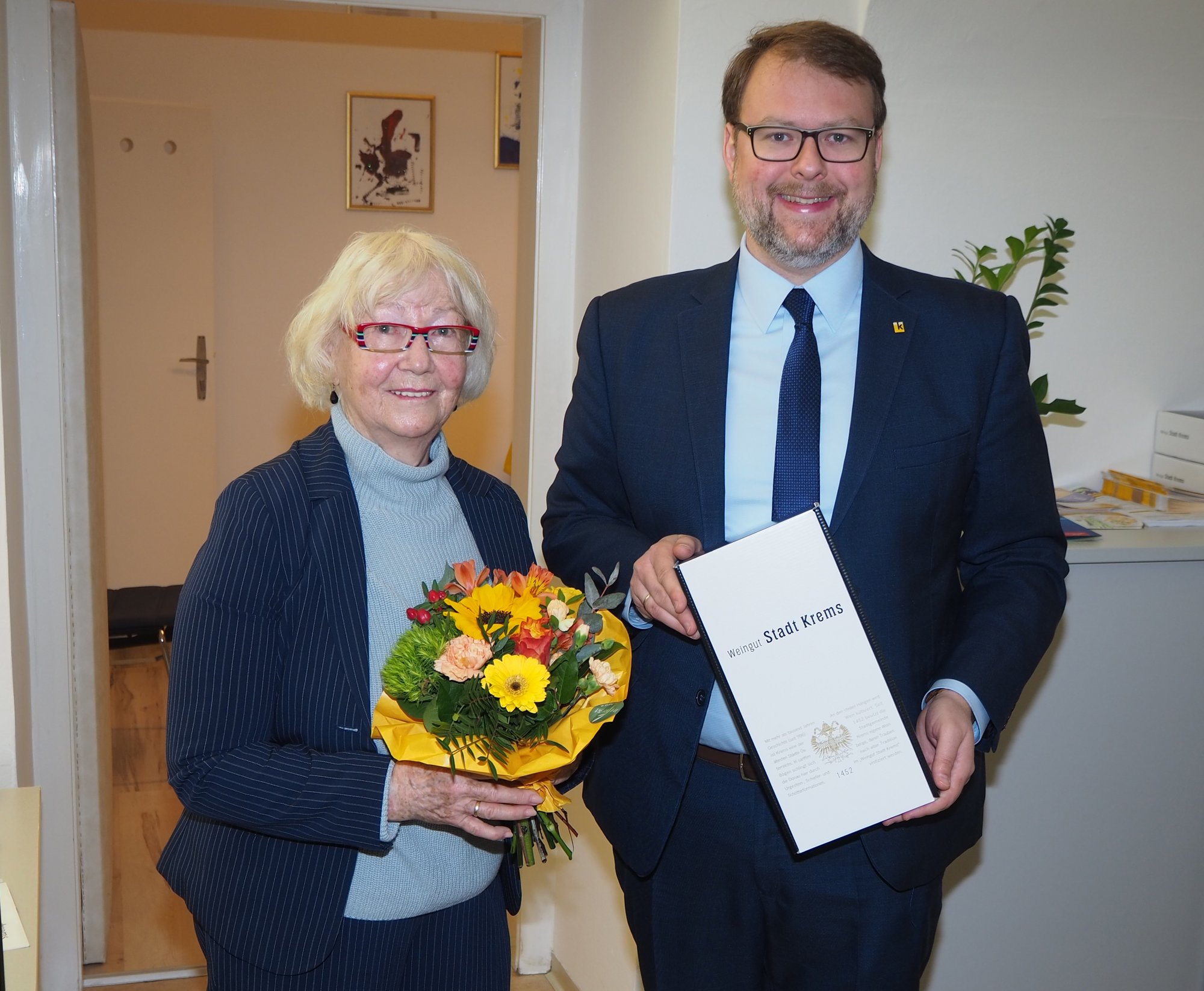 Vizebürgermeister Florian Kamleitner gratulierte Margarete Barbara Mann zum 80. Geburtstag.
