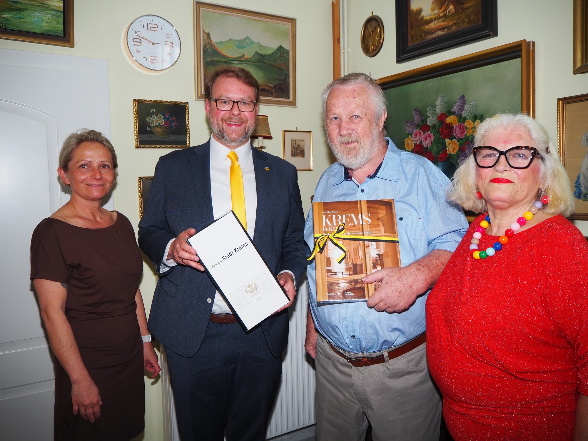 Vizebürgermeister Florian Kamleitner gratulierte Walter Kautz zum 80. Geburtstag.