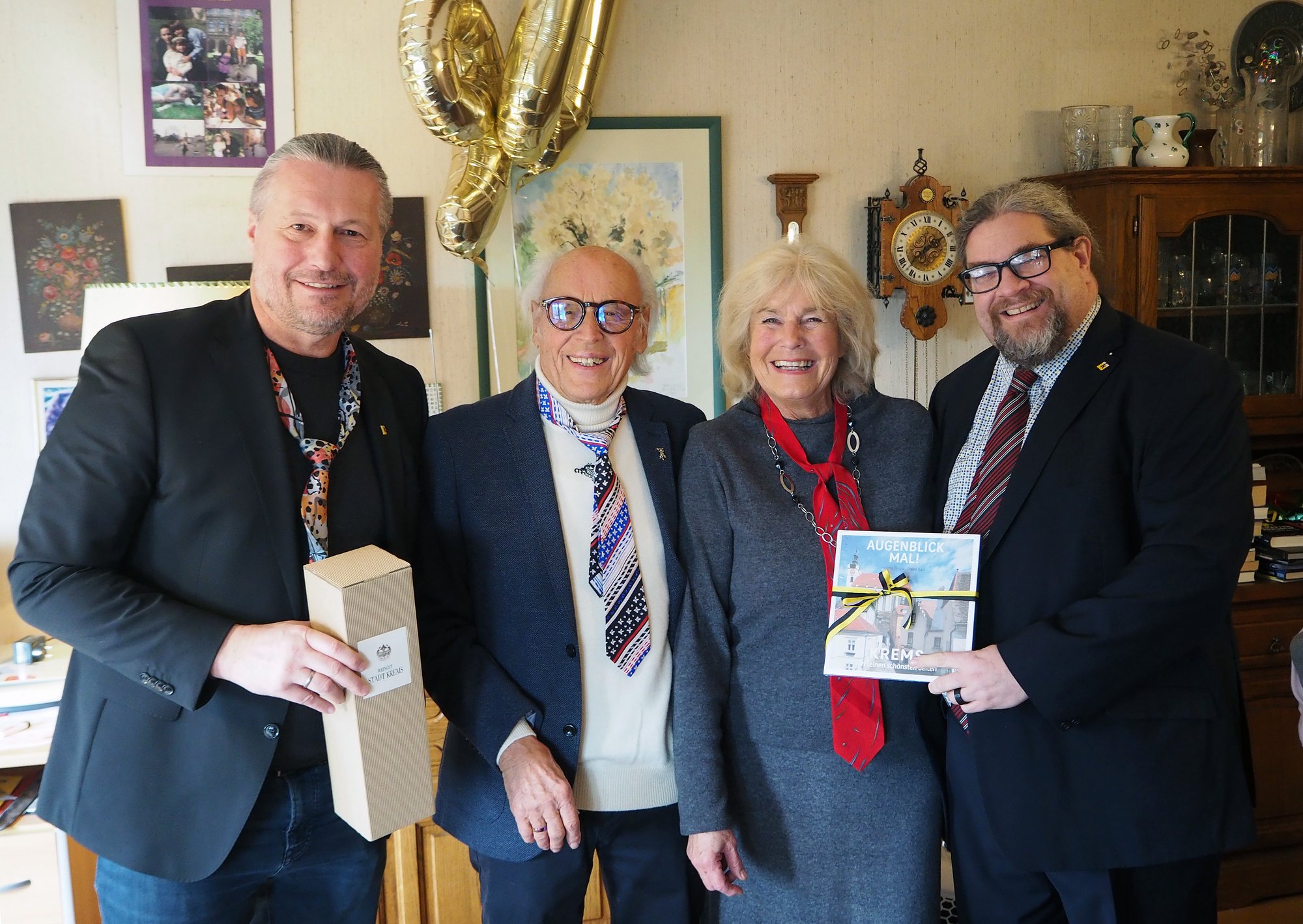 Bürgermeister Peter Molnar gratulierte Alfred Scharwitzl zum 90. Geburtstag.