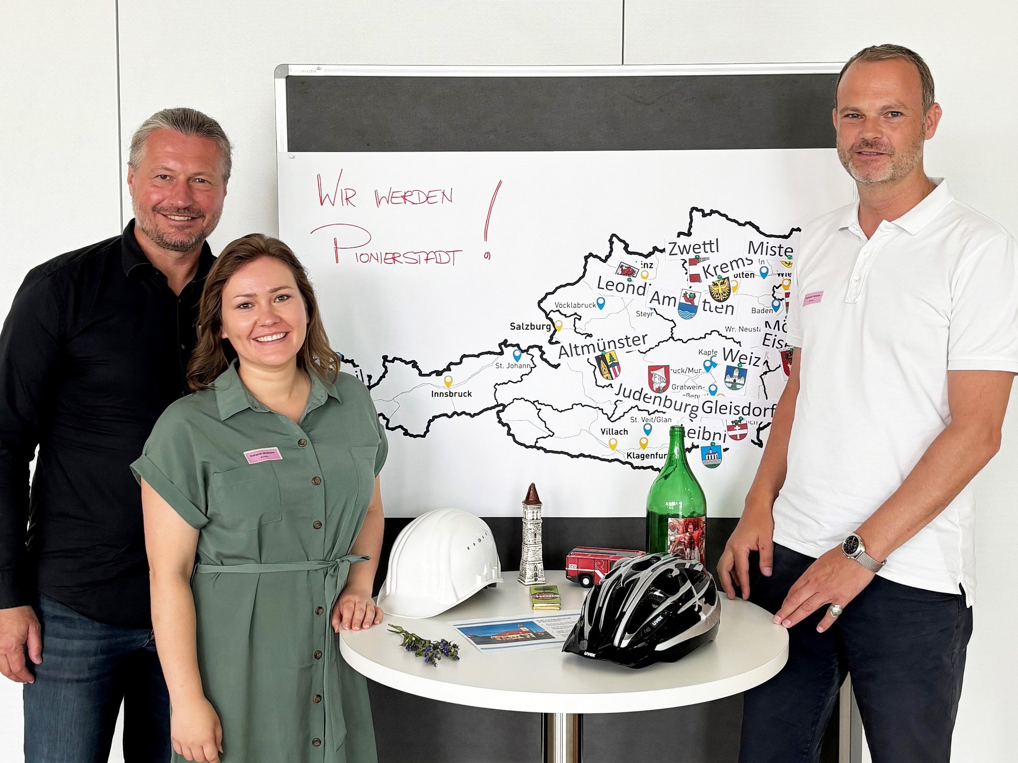 Bürgermeister Peter Molnar,  KEM-Managerin Stefanie Widhalm und Baudirektor Reinhard M. Weitzer