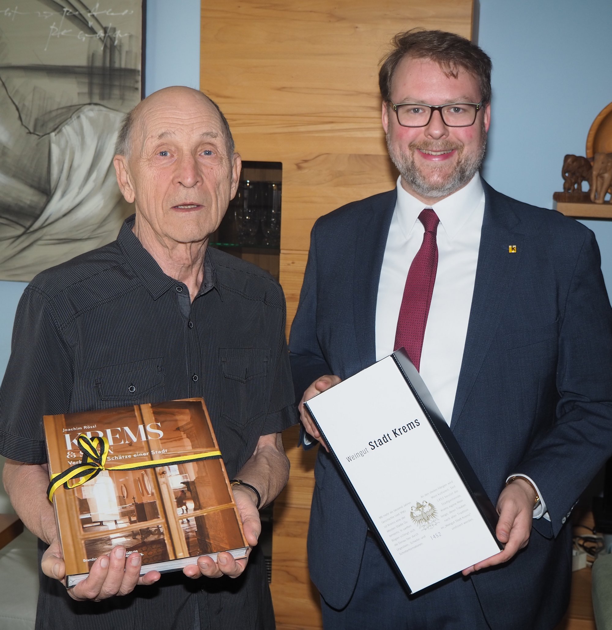 Vizebürgermeister Florian Kamleitner gratulierte Karlheinz Rohrbacher zum 80. Geburtstag.