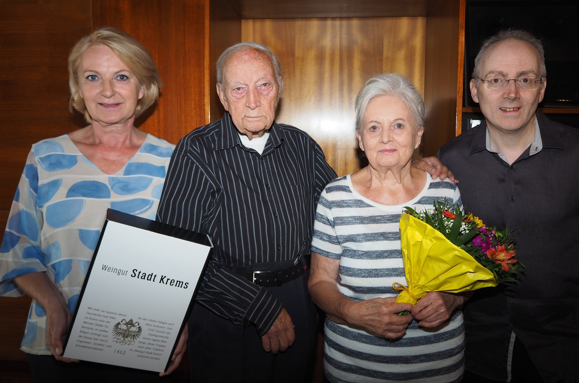 Vizebürgermeisterin Eva Hollerer gratulierte Hildegard und Walter Sakulin zur Eisernen Hochzeit.