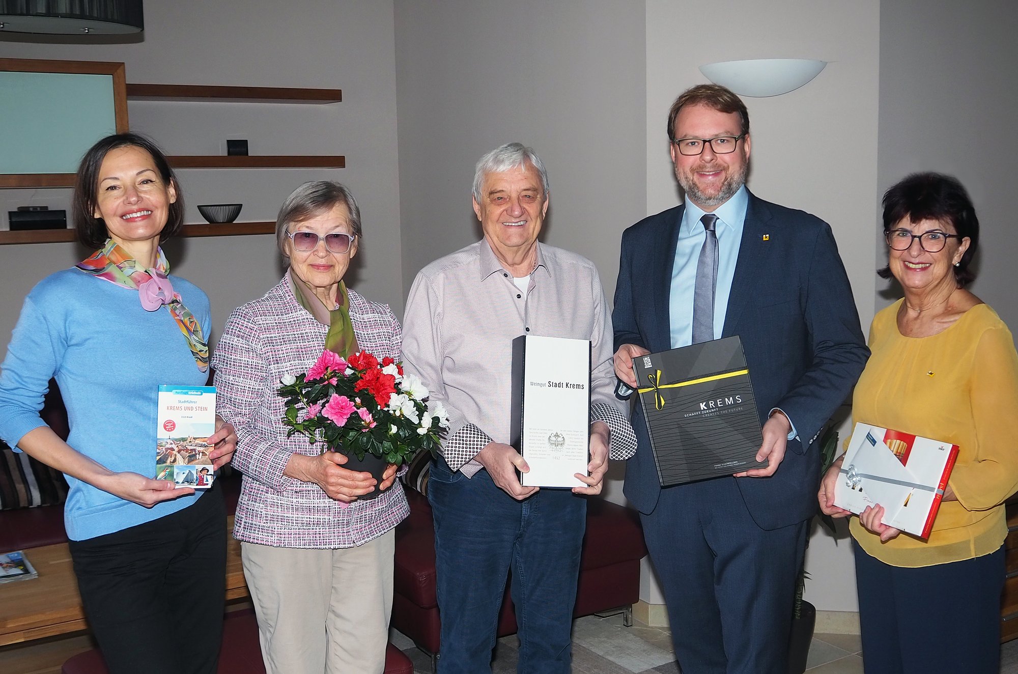 Vizebürgermeister Florian Kamleitner gratulierte Sergei Litvinov zum 80. Geburtstag.